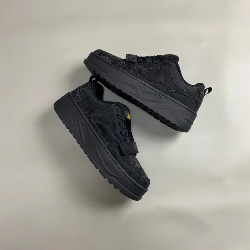 Jet Black Snake Pattern Retro Skate Board Shoes Unisex, Height Adding Thick Raised Platform, Lightweight Smooth Inner Fabric, Multiple Extra Large Size Options, Urban Streetwear Sneakers For Casual Travel Skate Practice Hip Hop Fashion Photo OOTDs