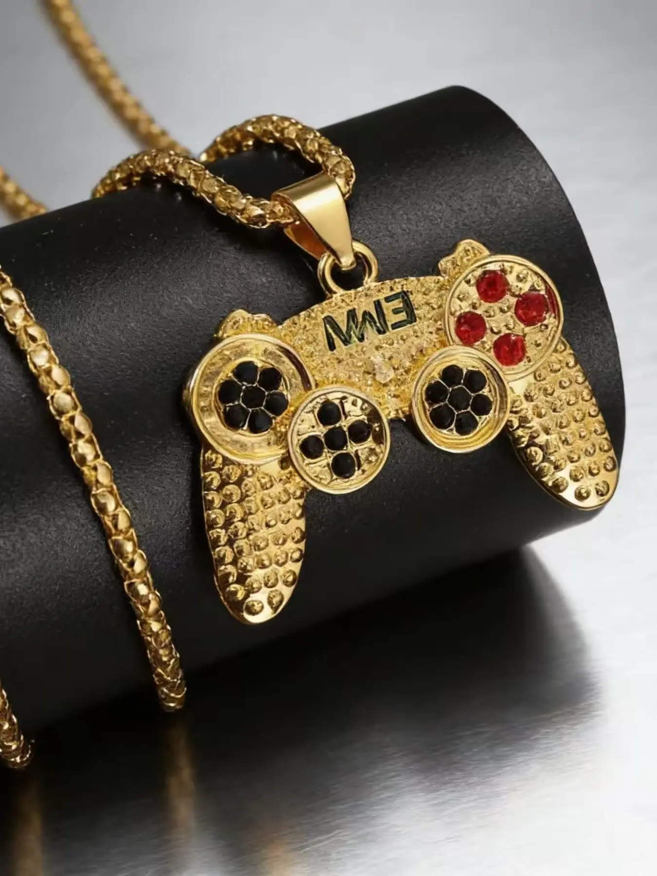 Stylish Stainless Steel Necklace with Gemstone Game Controller Pendant, Unisex Gift for Gamers, Perfect for Special Occasions