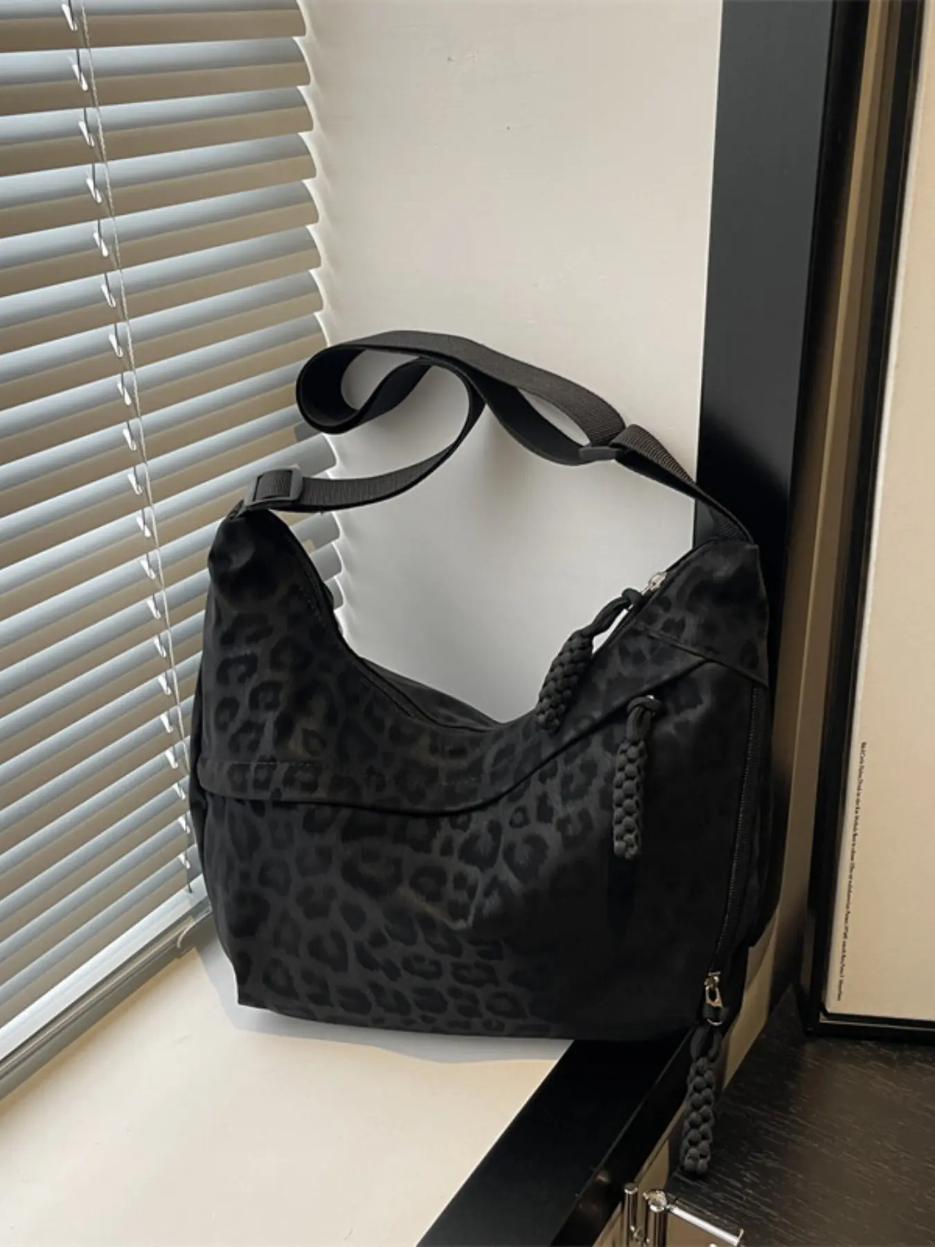 2026 New Leopard Print Suede Women's Bag, Large Capacity Commuter Crossbody Everyday Shoulder Bag, Versatile Casual Handbag for Daily Use