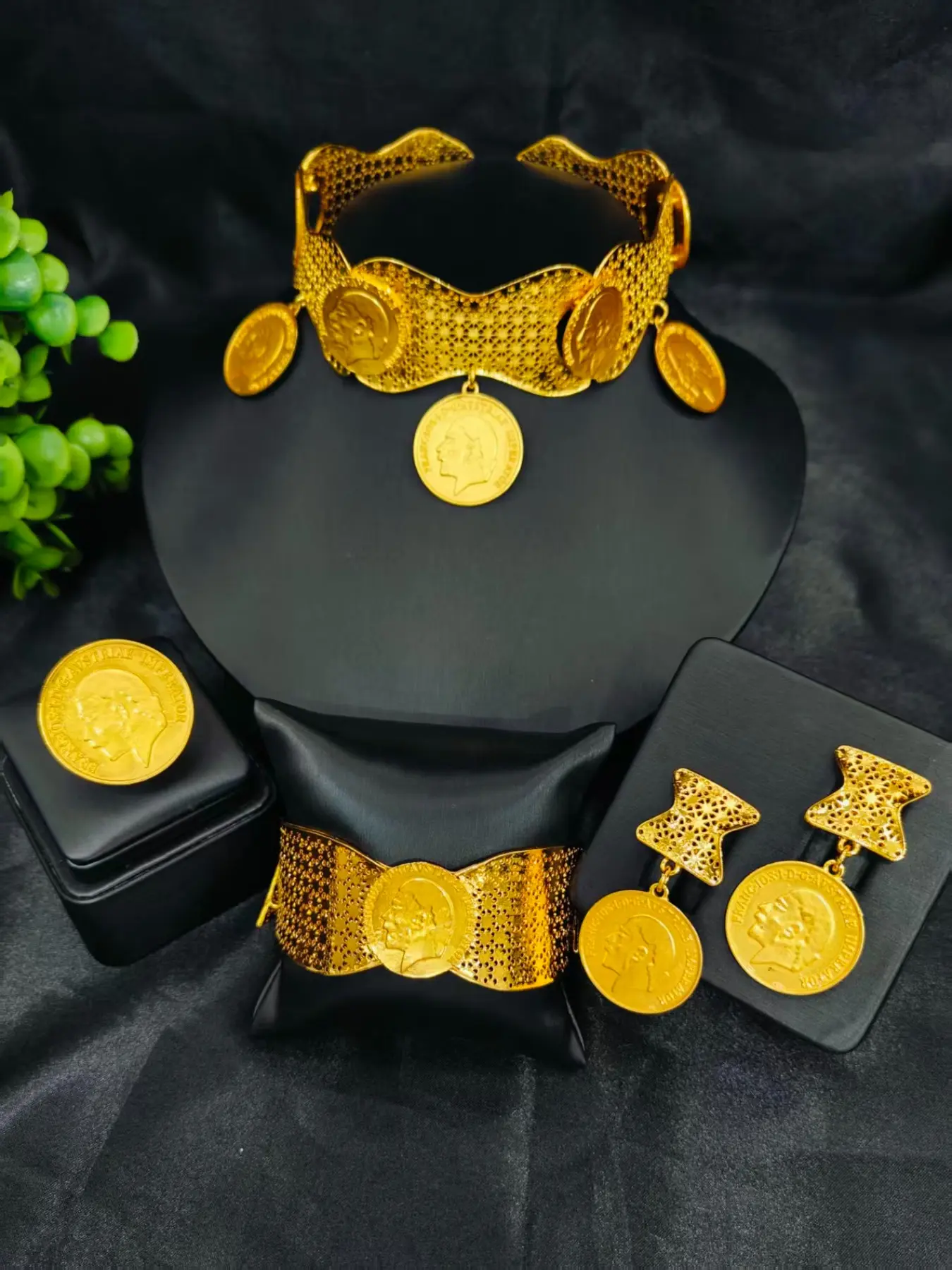 Fashion Women's Vintage Coin Pendant Jewelry Set, Necklace Earrings Bracelet Ring, Wedding Party Gift, Bridal Jewelry Set for Wedding