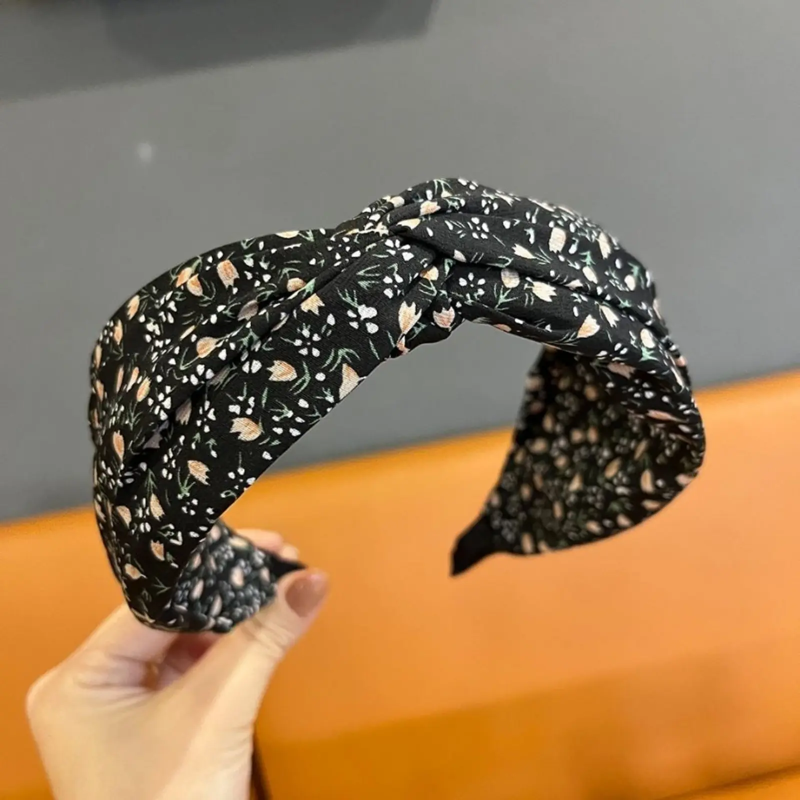 Women Twist Knot Hair Band Universal Cottagecore Daily Hair Accessories, Viral Black Tiny Tulip Floral Print Fabric Wide Headband, Underrated Retro Boho Countryside Floral Hair Hoop, Center Cross Knotted Soft Lining Non-Slip Wide Hair Headband, Light Brea