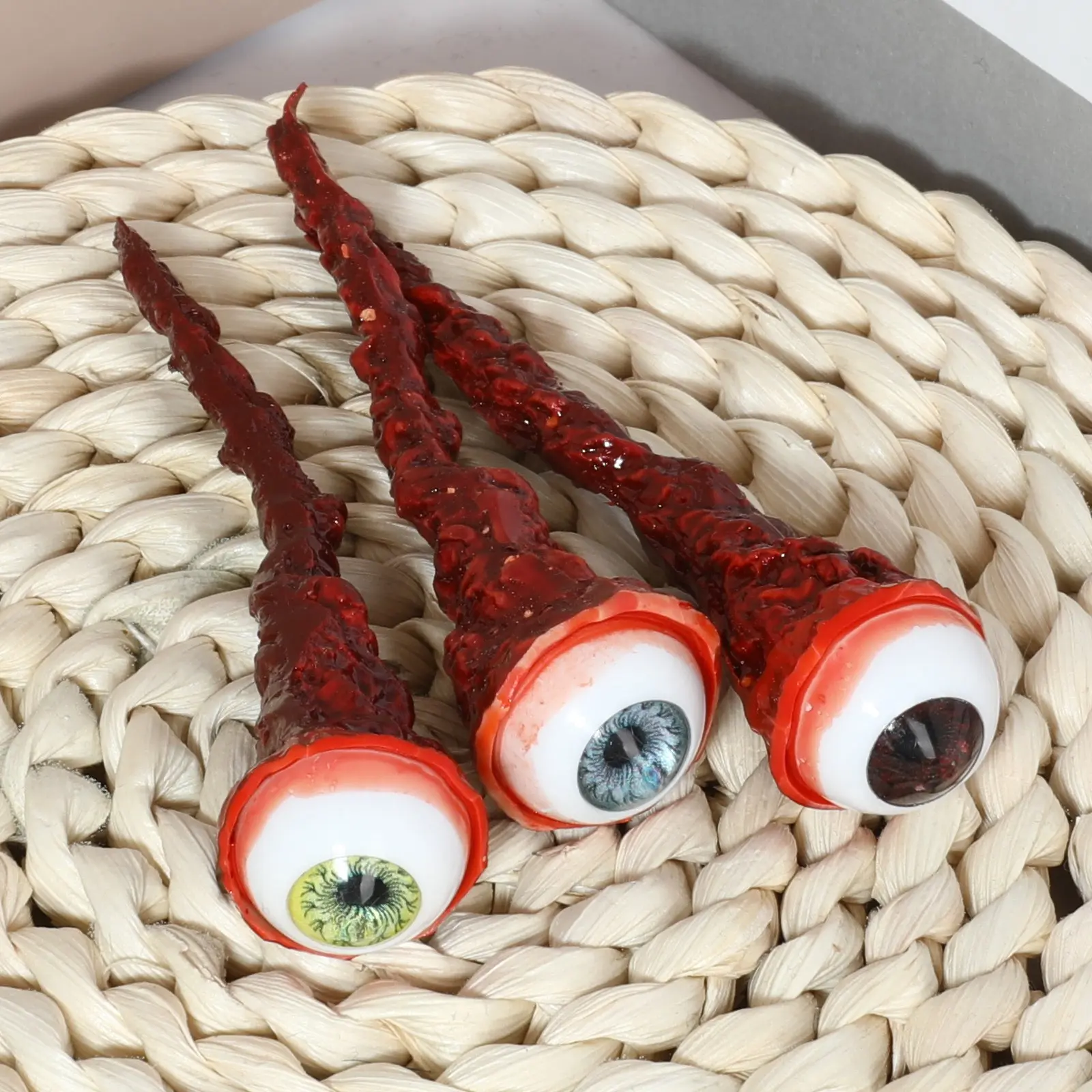 Scary Lifelike Human Eye Prop, Blood String Eyeball, Halloween Haunted House Decor, Costume Accessory, Party Accessory, Perfect for Horror Themes