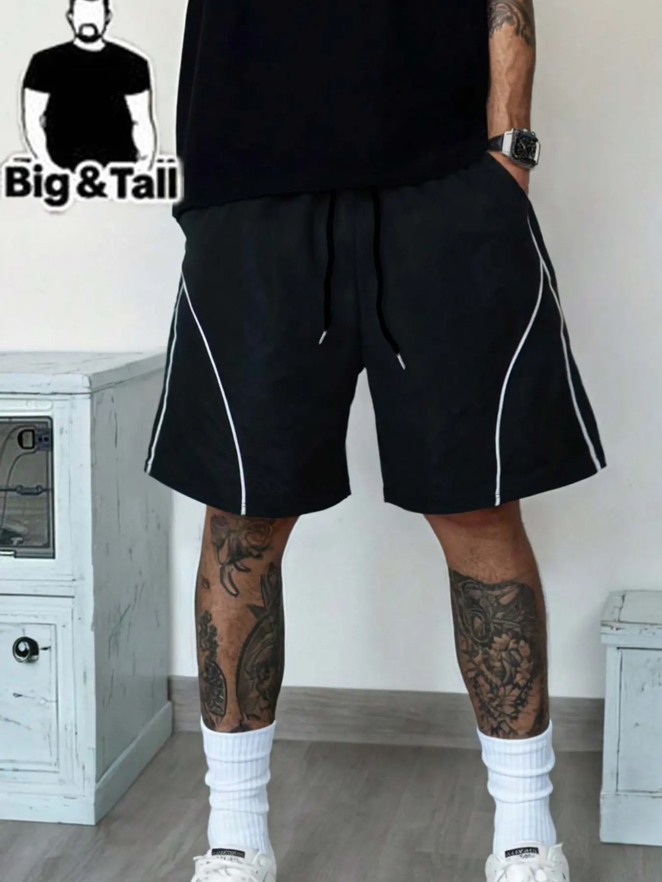 Men's Big And Tall Black Athletic Casual Shorts, White Curved Side Line Trim, Drawstring Elastic Waist, Loose Straight Leg Cut, Basketball Streetwear, Plus Size Knee Length Daily Bottoms, Drawstring Workout Shorts