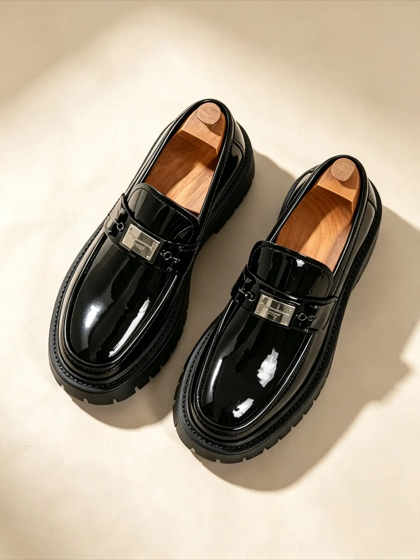 Men's and Colorblock Thick Sole Loafers, Glossy Leather Metal Buckle, British Luxury Style, Anti-Slip Heel, Casual Shoes