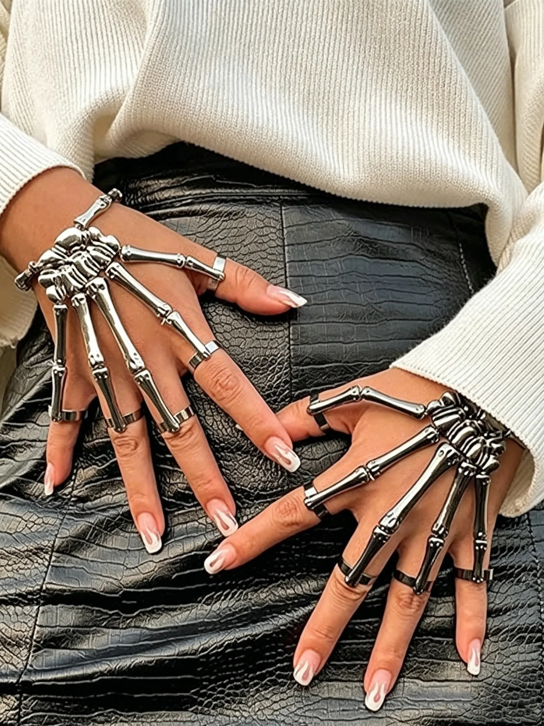 Skeleton Hand Bracelet with Rings, Gothic Punk Hip Hop Hand Chain, Eye-Catching Halloween Party Accessory, Unisex Skeleton Finger Bracelet, Edgy Nightclub Costume Jewelry for Men & Women