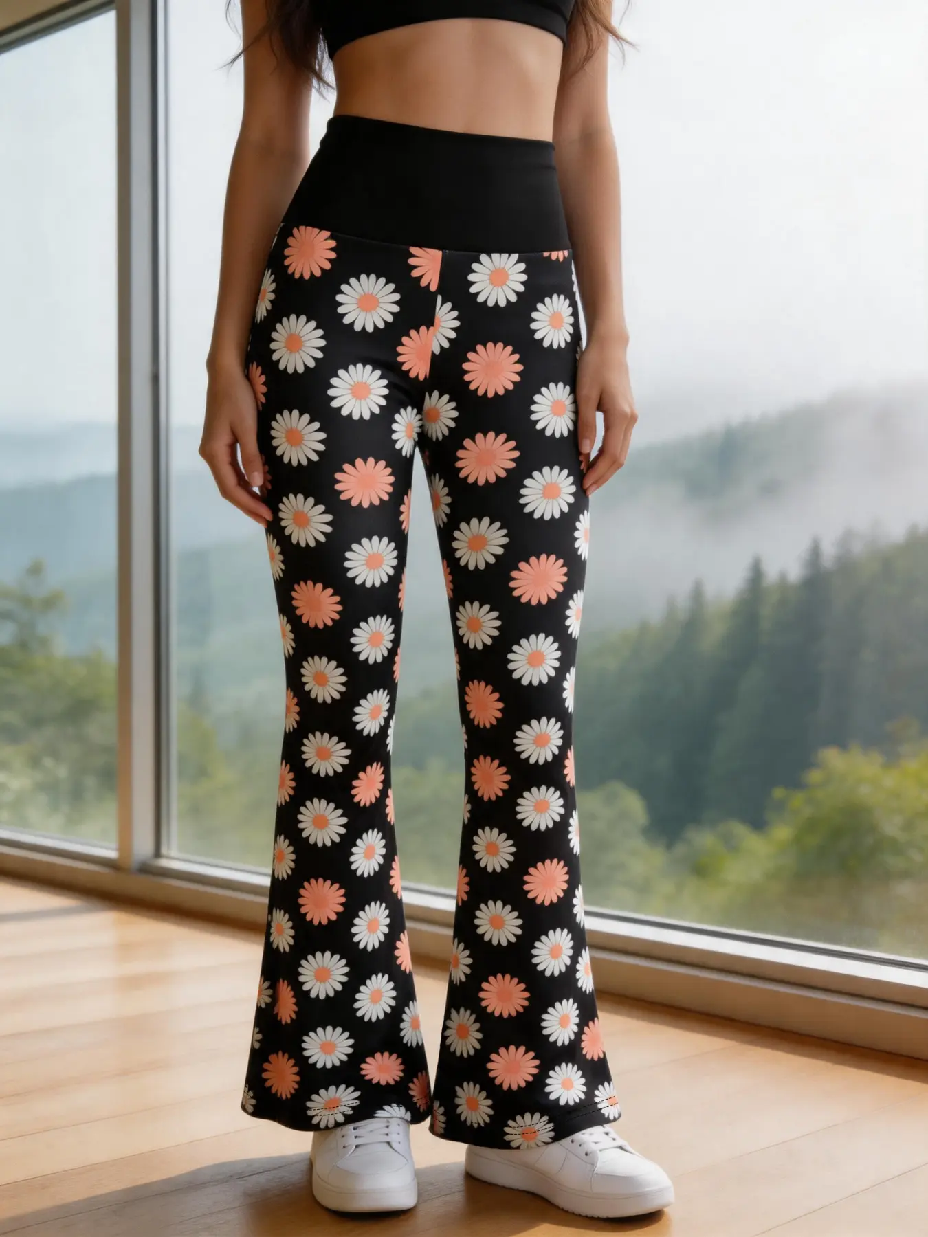 A pair of gentle Daisy print high-waisted flared yoga pants for women, tall, elastic and slimming, suitable for both fitness and shopping, as well as casual and sporty trousers