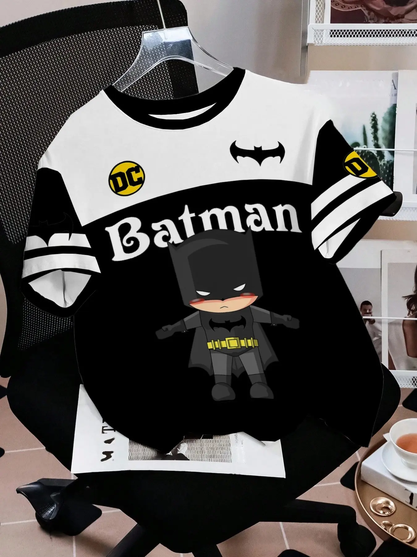 Men's Summer Warner Collaboration T-Shirt, Batman Print, Casual Loose-Fit, Long Sleeve, All-Over Print, Unlined, Ideal for Daily Wear