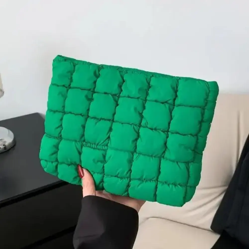 Women's 2026 Chic Quilted Cloud Travel Clutch Bag - 10in*2.2in*6.5in Soft Thick Cosmetic Organizer Pouch, High-Capacity Bags with Zipper Close, Ample Capacity for Beach Trips & Casual Use, Trendy Practical Handbags for Women Gift