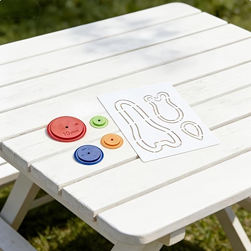 Mini Giraffe Patchwork Brooch Template with 4 tracing needles. DIY Giraffe Pattern Sewing Template, including transfer and auxiliary tracing functions