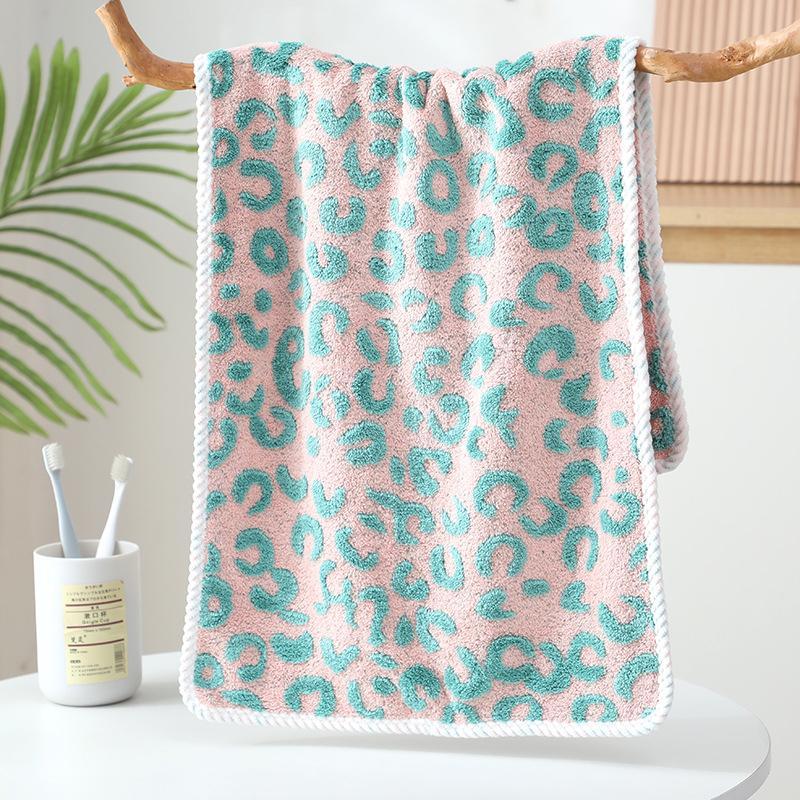 Vintage Leopard Print Bathroom Set, 5 Counts/set Including Bath Skirt, Absorbent Thickened Towels, Hair Band & Dry Hair Cap, Soft & Absorbent Bathing Supplies, Premium Towel Set