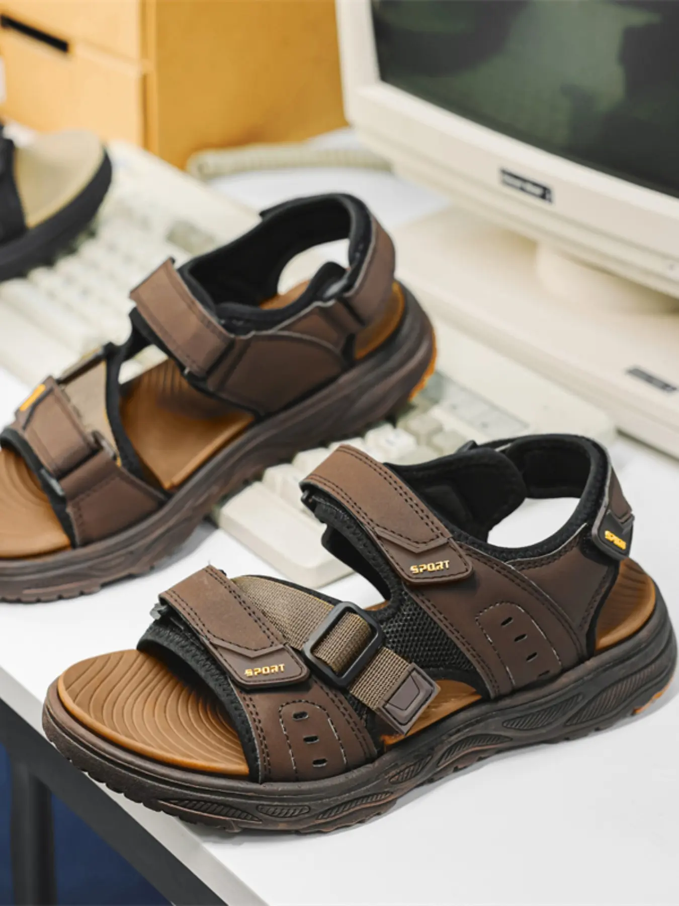 Men's New Flat Sandals, Anti-Slip Velcro, Suede Leather, Eva Sole, Comfortable Outdoor Shoes, Beach Shoes, Large Sizes