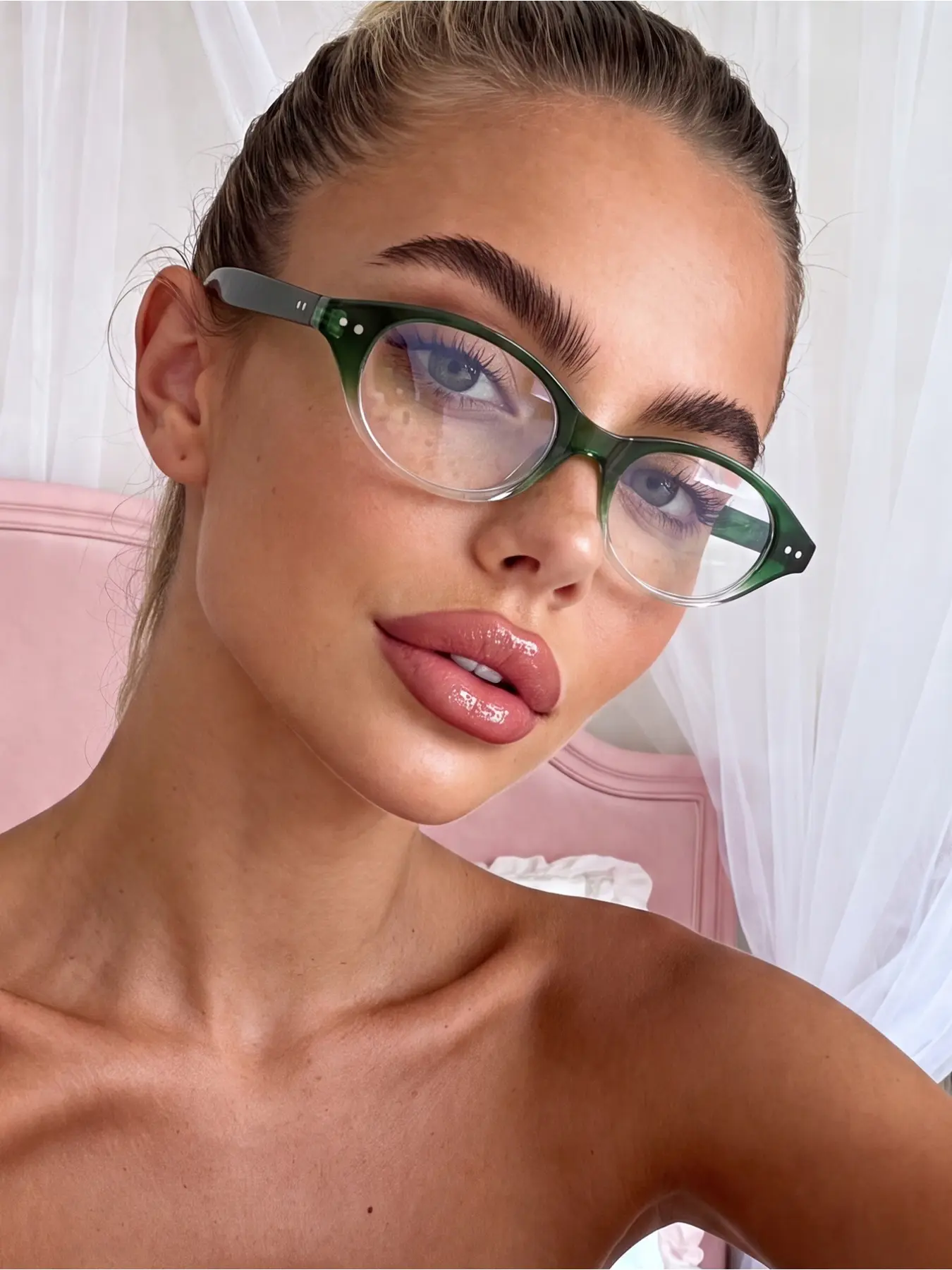 1 pair of men's and women's vintage oval glasses with metal stud decoration and gradient green lenses, suitable for daily life, office reading, watching TV, playing, phone decoration, and shopping.