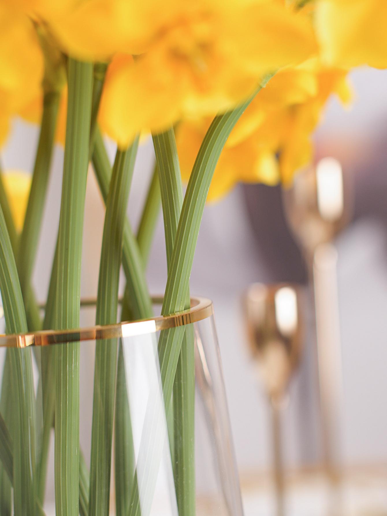 Daffodil Bouquet Silk Flower Plastic Living Room Table Decoration Artificial Fake Flower Potted Plant Home Decoration