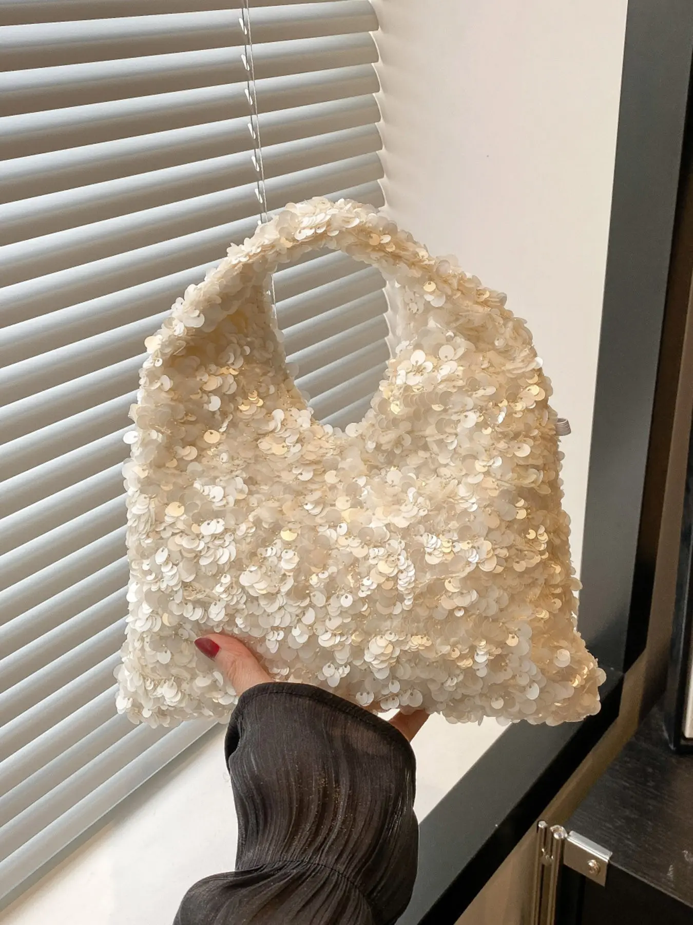 Simple, trendy, stylish sequin handbag, Elegant shoulder purse, exquisite, elegant, practical, can accommodate mobile phones, headphones, lipstick, suitable for friends' gatherings and dates, Elegant Bags