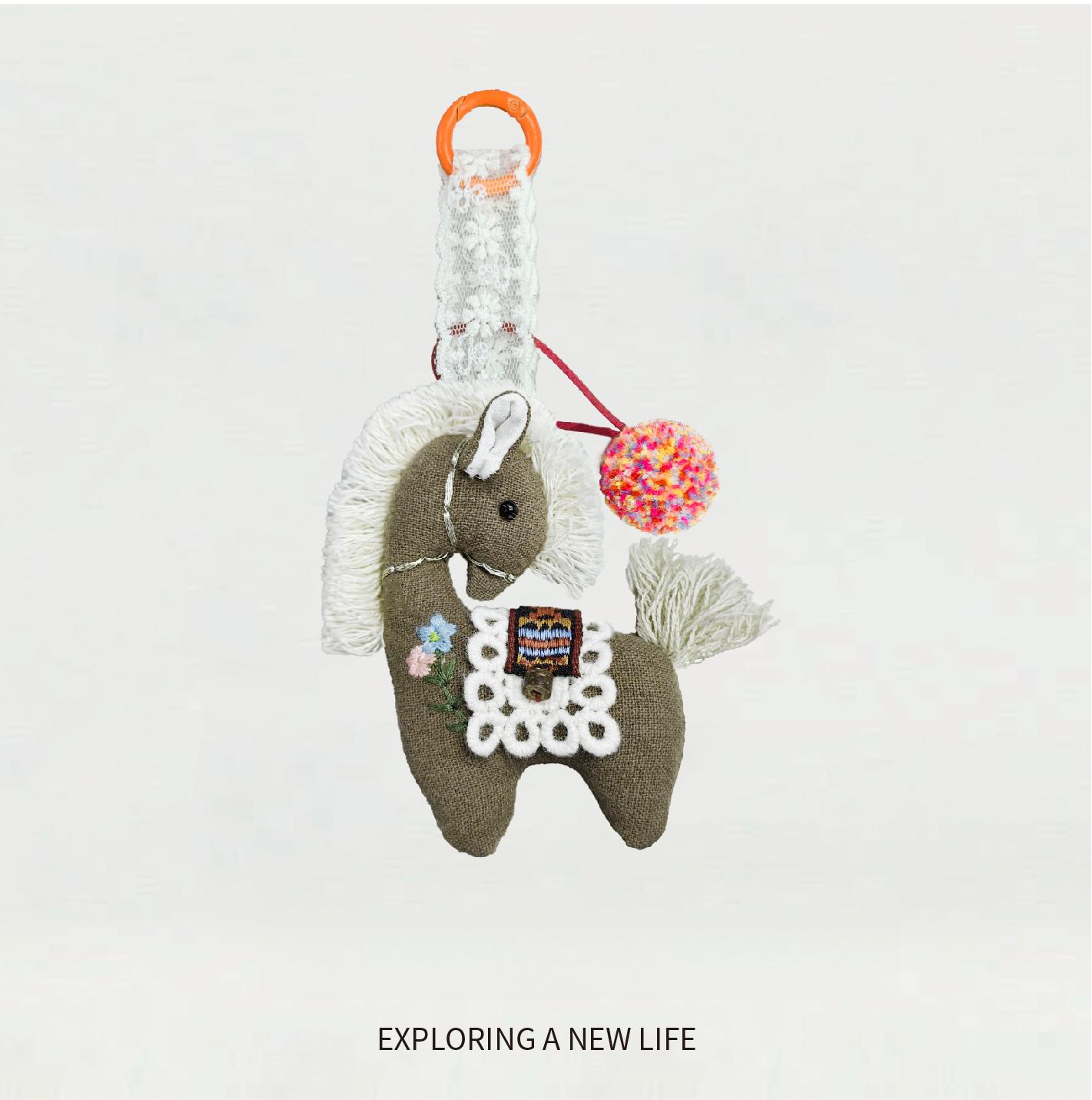 Little Horse Bag Charm – Cute Soft Fur Keychain for Car Mirror or Purse – Adorable Outdoor Animal Pendant Gift for Women & Girls