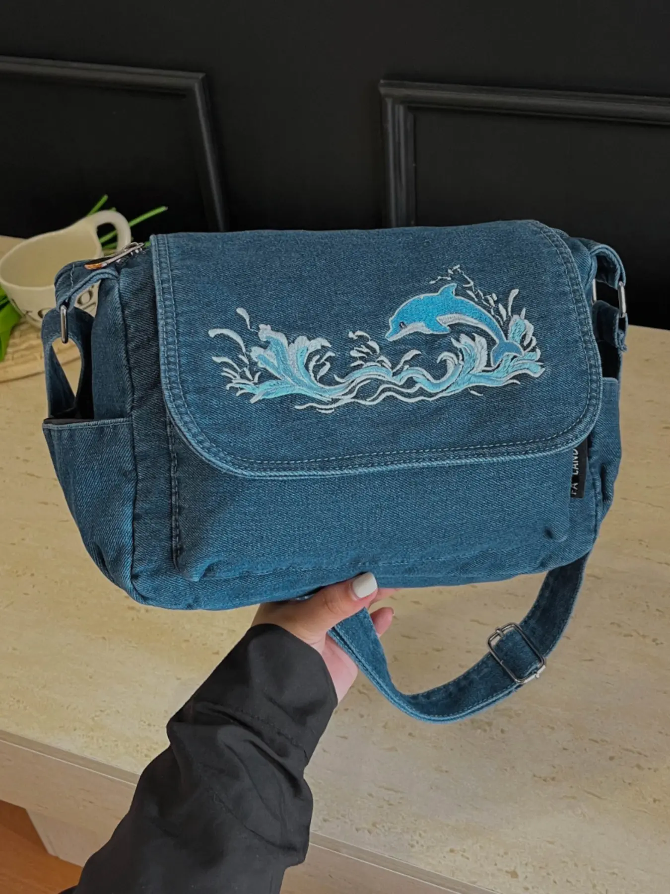 Dolphin wave embroidery distressed canvas messenger bag, side water bottle pocket, adjustable strap lightweight casual shoulder bag, suitable for daily shopping, campus, outdoor travel crossbody bag