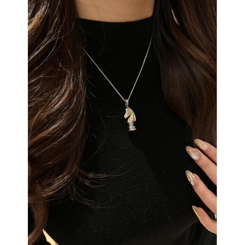 Medieval Knight Horse Pendant Necklace, Thick 18K Gold Plated Chess Piece Charm, Gift Idea Freedom Courage and Power, Vintage Warrior Spirit Jewelry, Aristocratic Noble Inspired Design, Unisex Minimalist Clavicle Chain, Quiet Aesthetic Daily Outfit Party