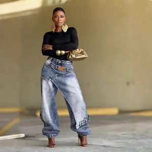 The women's jeans feature a unique asymmetrical cut, an aged and washed design, and a loose, tight-fitting fit that conceals flaws and makes you look slimmer. Paired with metal accessories, you'll instantly transform into a street trendsetter