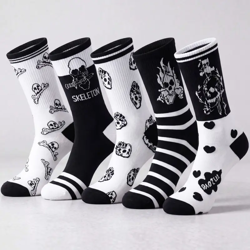 5 Pairs Random Pack Sock Set Unisex Skull Heart Stripe English Print Socks, Comfortable Breathable Streetwear Crew Socks All Season Socks for Daily Use