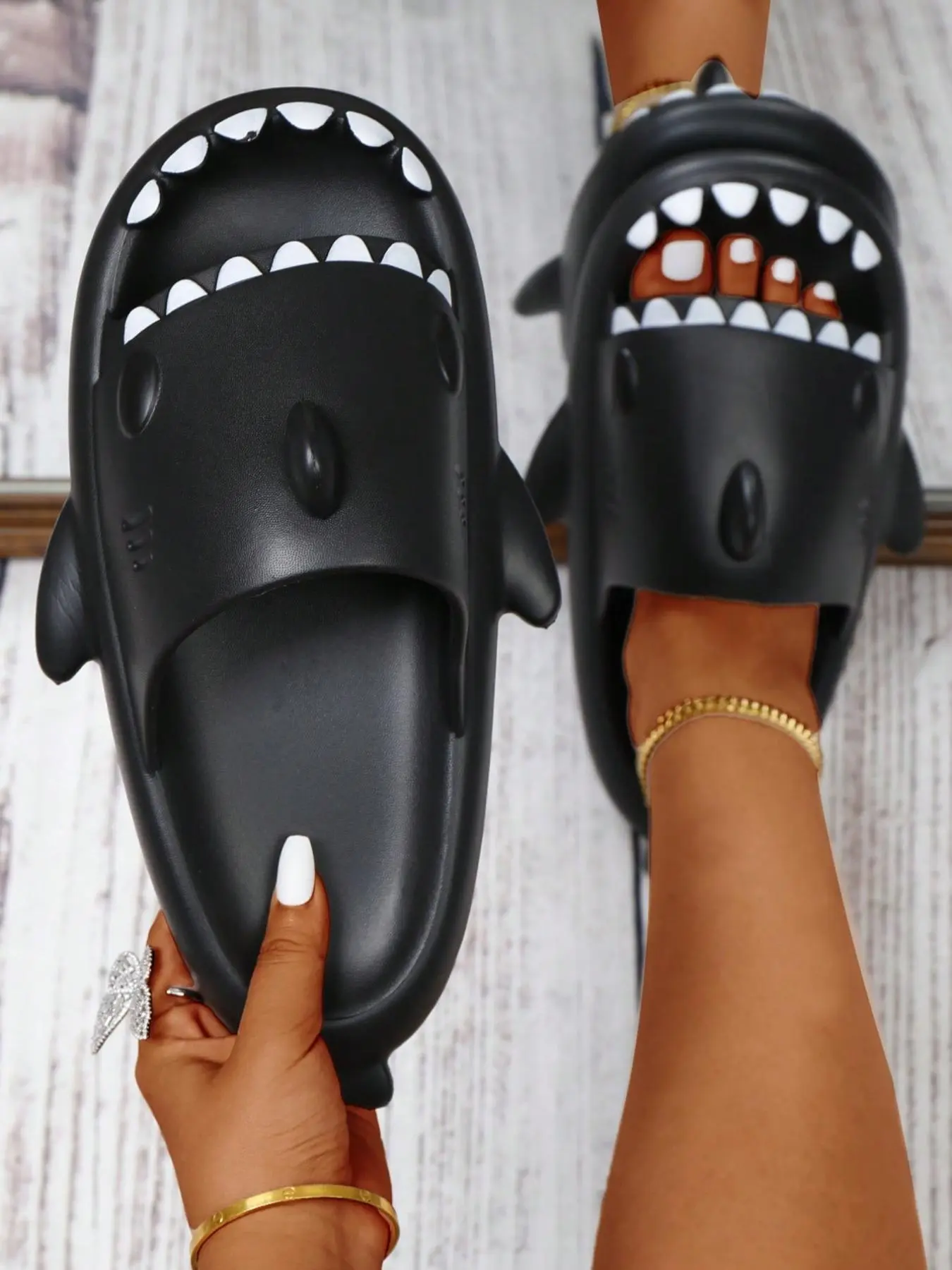 Shark Fun Shaped Slip-On Thick Sole Flip Flops, Casual Unisex Summer Beach Sandals, Comfortable Footwear for All Seasons
