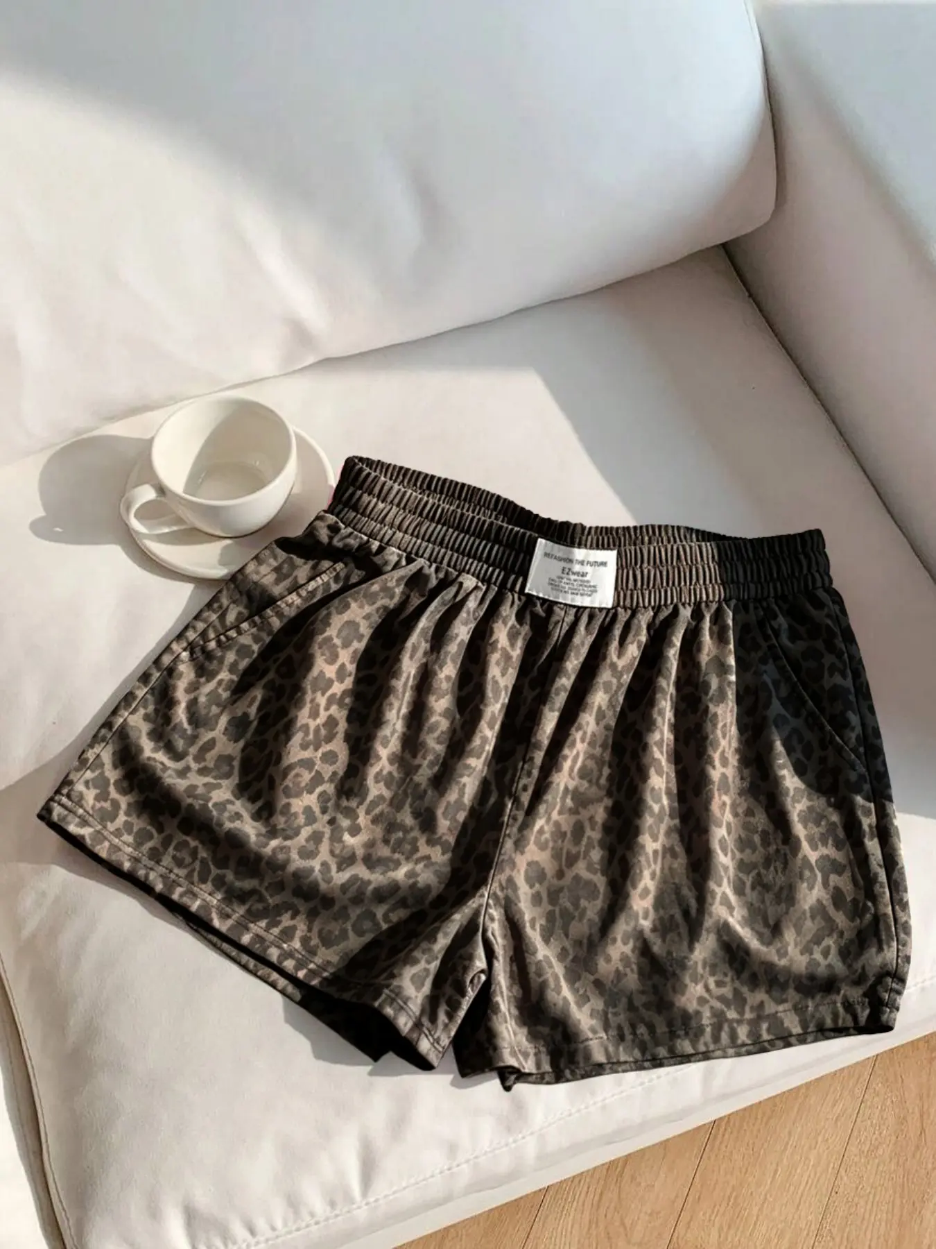 Women's retro leopard print shorts - elastic stretchy waist with pockets, loose casual hot pants, suitable for summer home and street wear