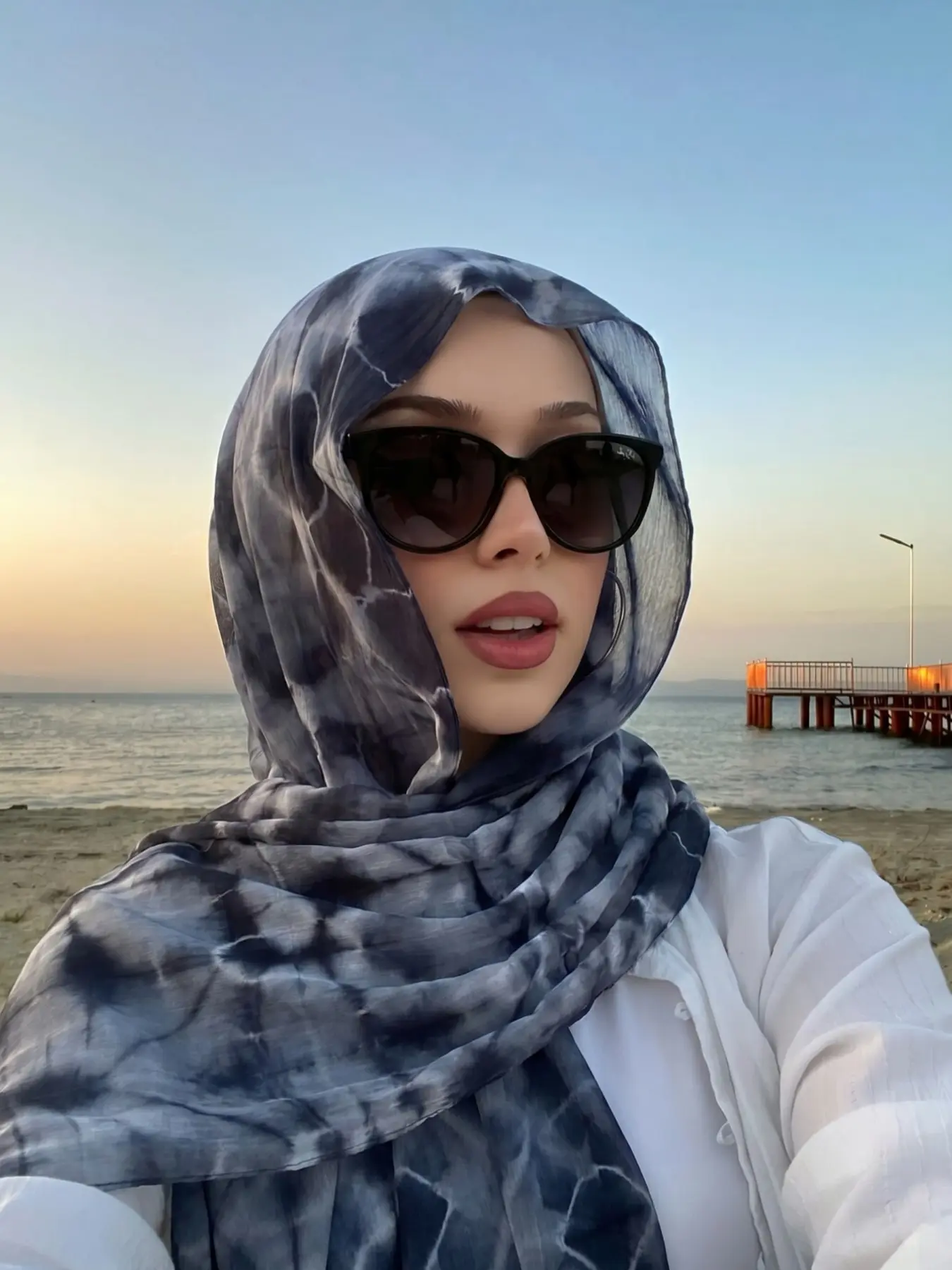 High-End Gradient Tie-Dye Scarf, Lightweight Breathable Long Hijab Headscarf, Perfect for Commute, Beach, Vacation, Versatile Muslim Accessory
