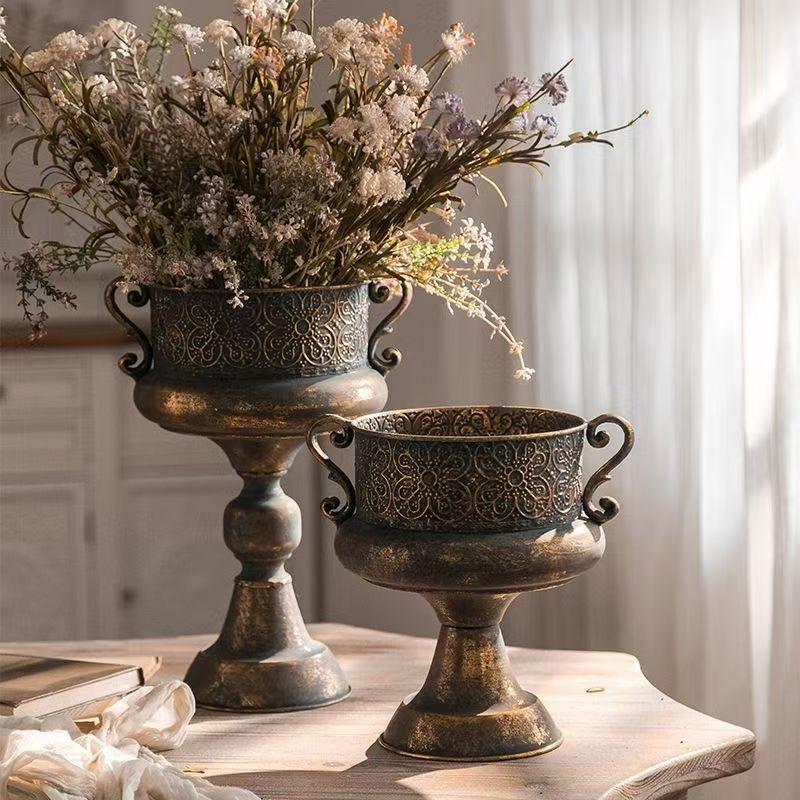 A French decorative vase crafts decorative ornaments romantic trophy shaped crafts