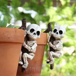2pcs Halloween Skeleton Decorative Resin Skull Hanging Ornament, New Cross-Border Halloween Decoration, Unique Resin Craft for Festive Season