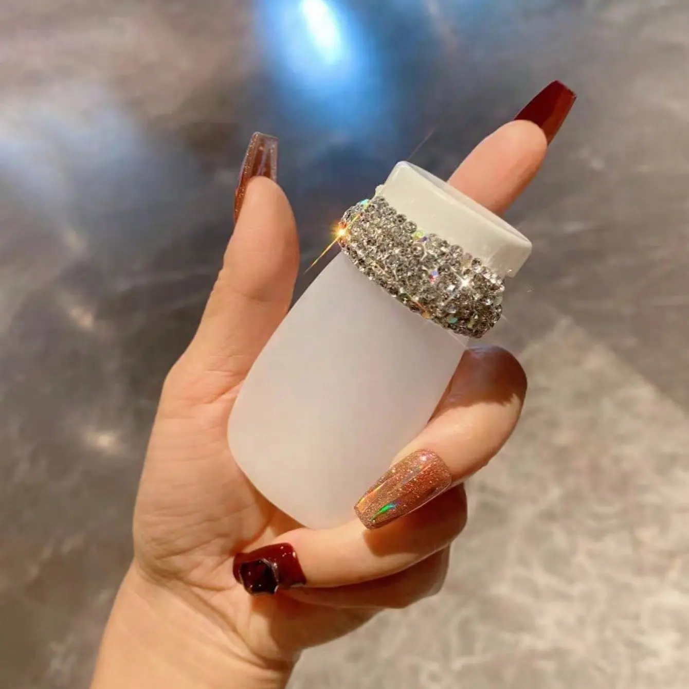 Lotion sub packaged empty bottle 1 piece of high-grade glittering artificial diamond, face cream hand cream liquid foundation sub packaged empty bottle travel portable skin care products sub packaged empty bottle