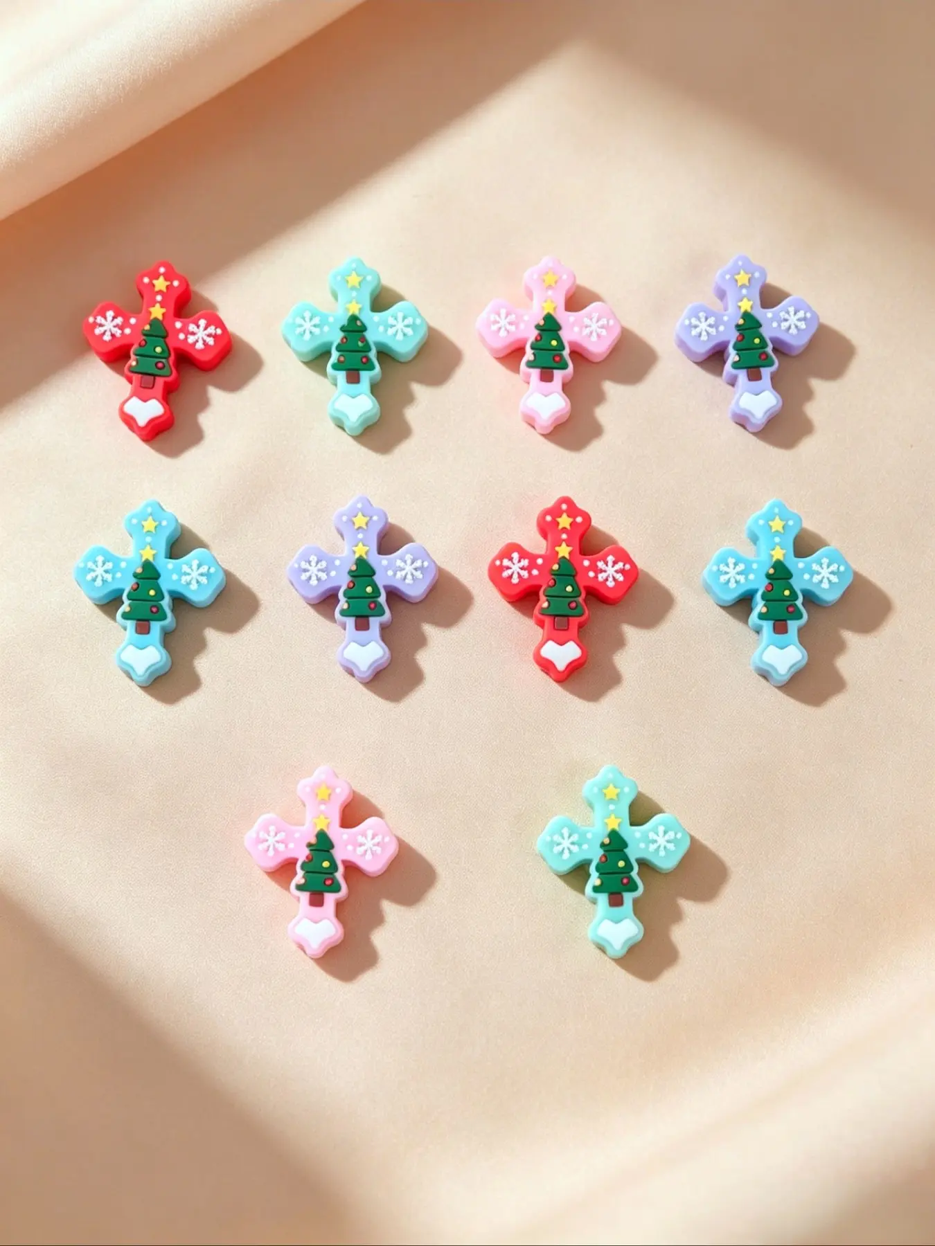 10pcs Christmas Tree Cross Silicone Beads, DIY Jewelry Making Supplies, Heart Pattern, Soft Rubber Spacer Beads for Pens, All Seasons