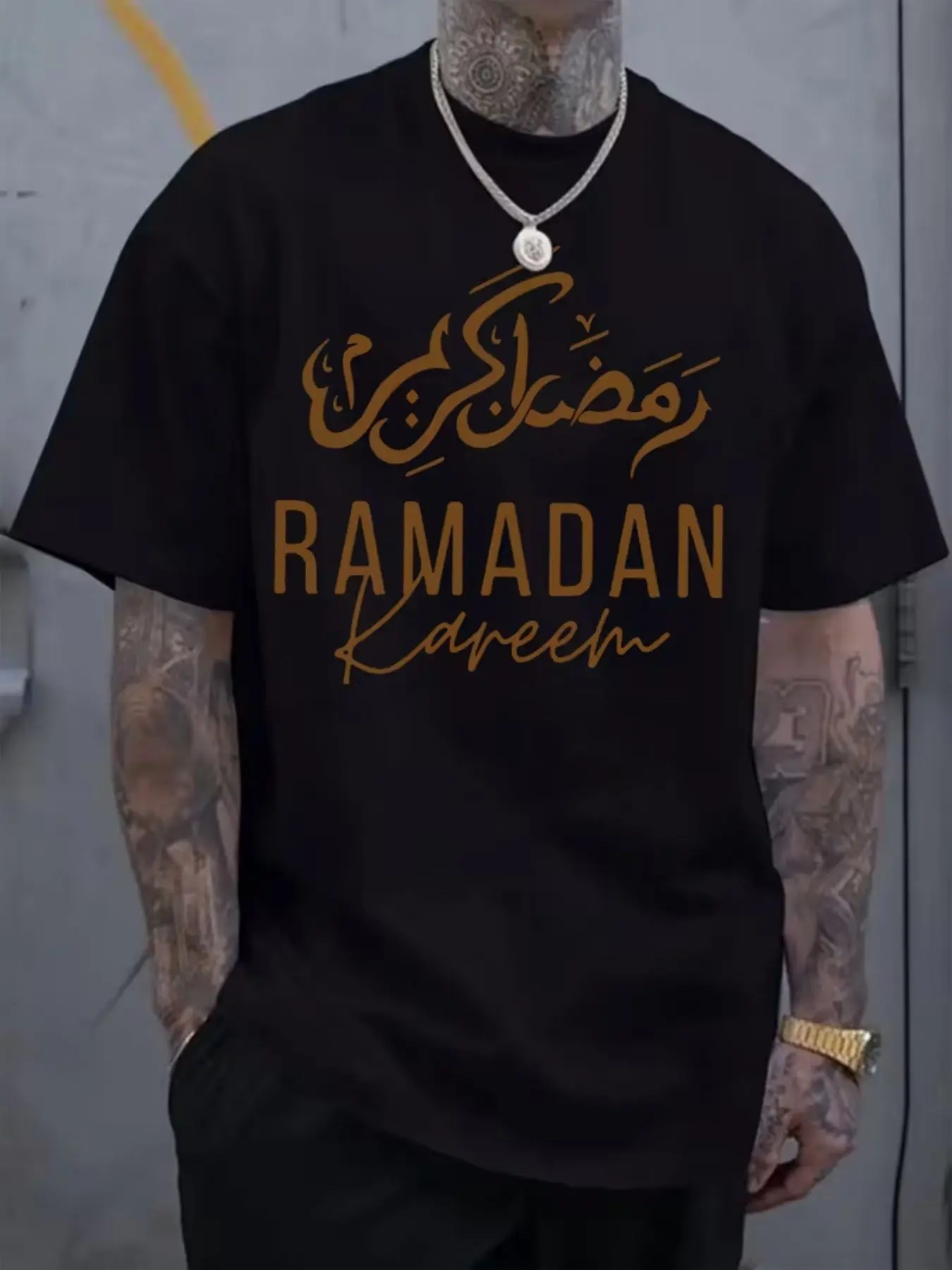 Ramadan Kareem Golden Arabic Calligraphy Print Short Sleeve T-Shirt, Unisex Crop Top, Casual Style, Round Neck, Muslim Festival Wear