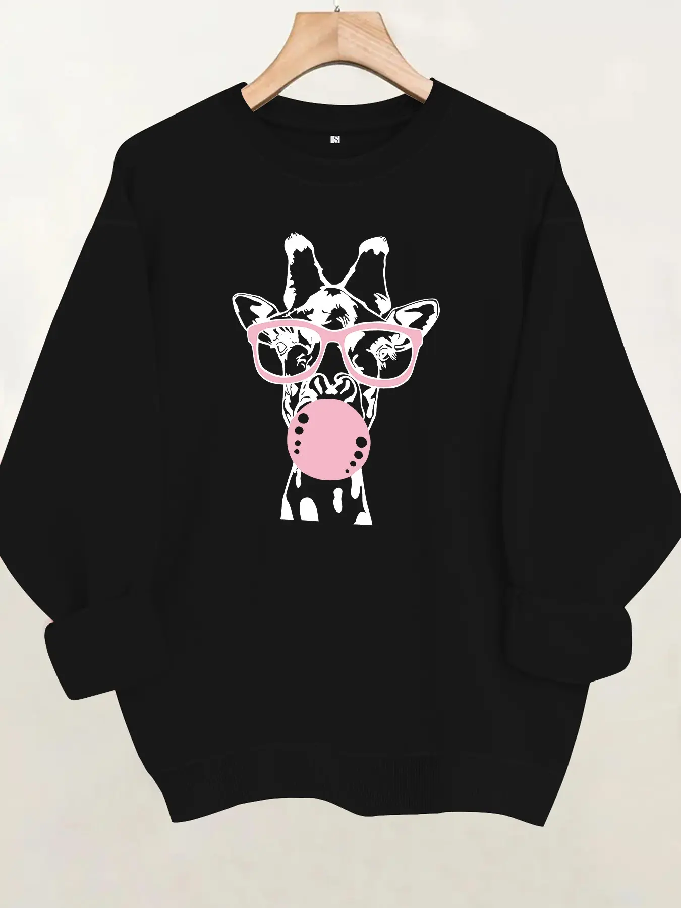 Women's Giraffe Print Round Neck Fleece Sweatshirt, Casual Long Sleeve Top, Comfortable All Seasons, Durable Fabric