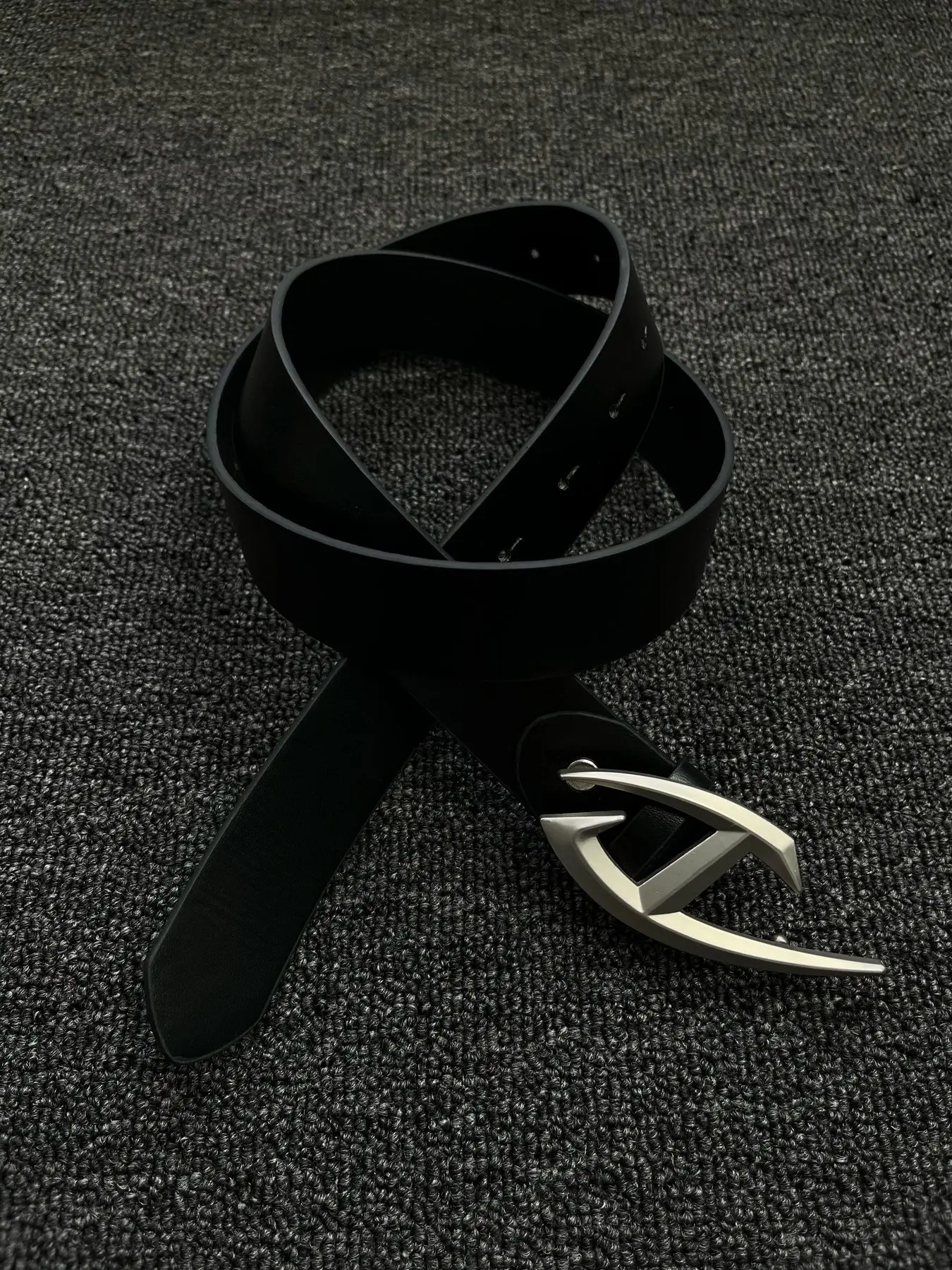 Ins style irregular niche design American style belt minimalist wind belt needle buckle punk belt