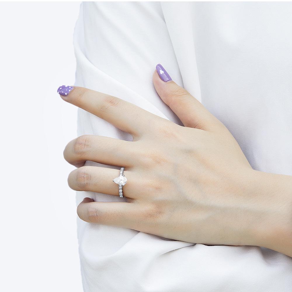 Inlaid with large artificial gemstones, S925 sterling silver jewelry set of three rings, women's ring, pear-shaped zircon earrings, teardrop necklace.The sparkling gemstones showcase a noble temperament, suitable for evening parties