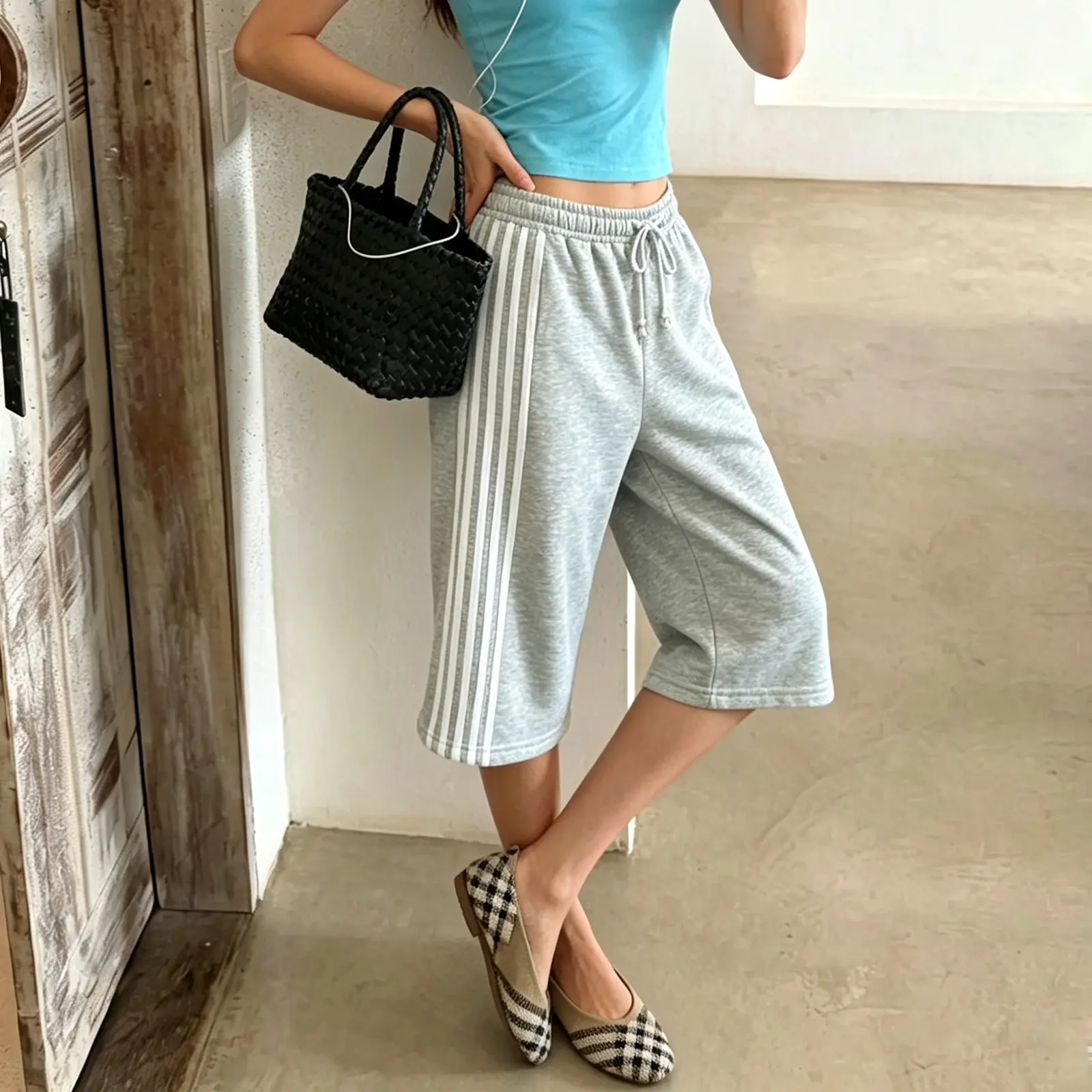 Women Striped Side Capri Sweatpants, Elastic High Waist Drawstring Wide Leg Cropped Track Pants Casual Loose 3 Stripe Athletic Lounge Shorts