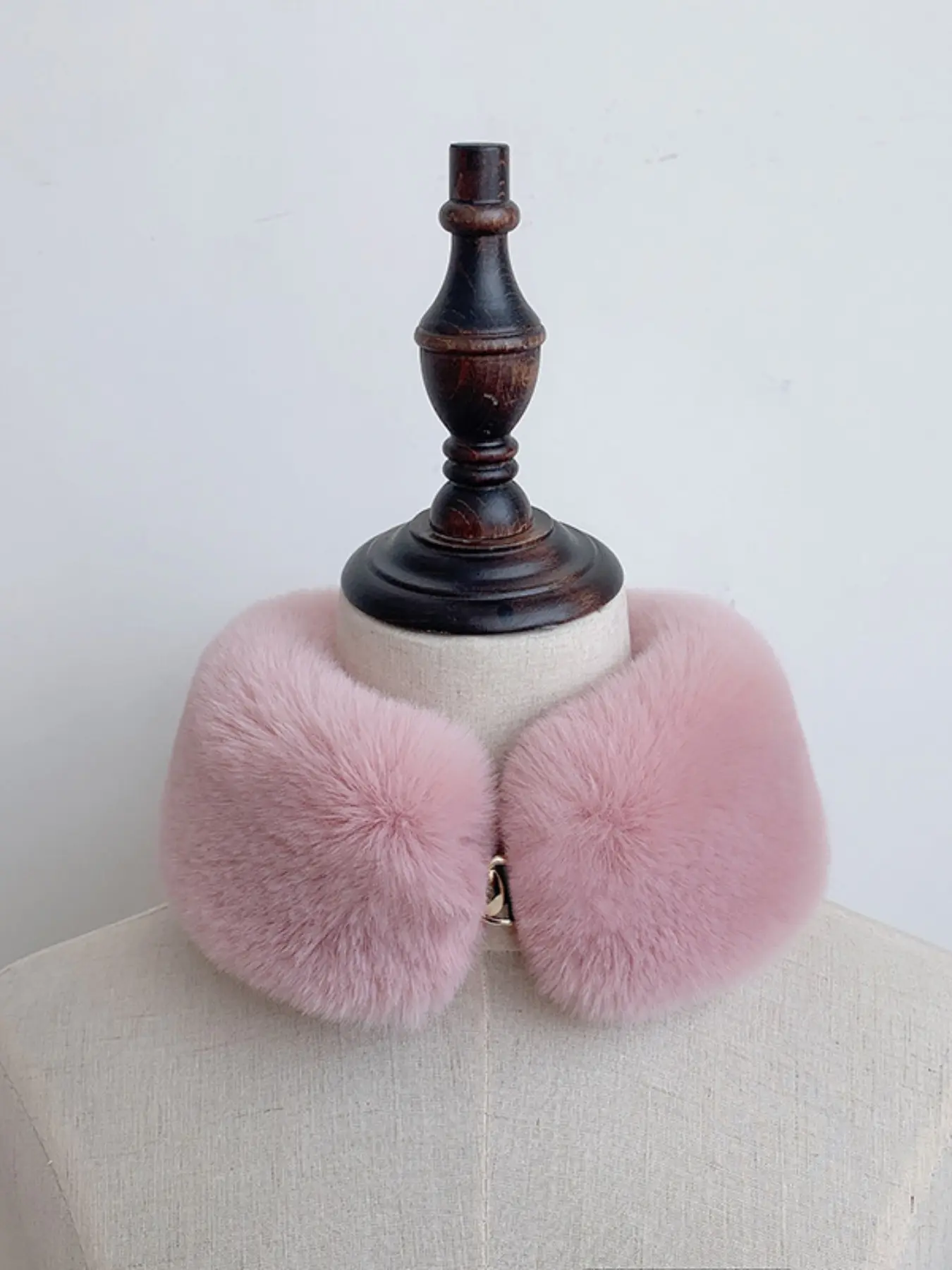 Winter Plush Scarf for Women, Warm Neck Protector, Fashionable Fur Collar, Versatile Fuzzy Scarf Accessory, Cozy Winter Wear