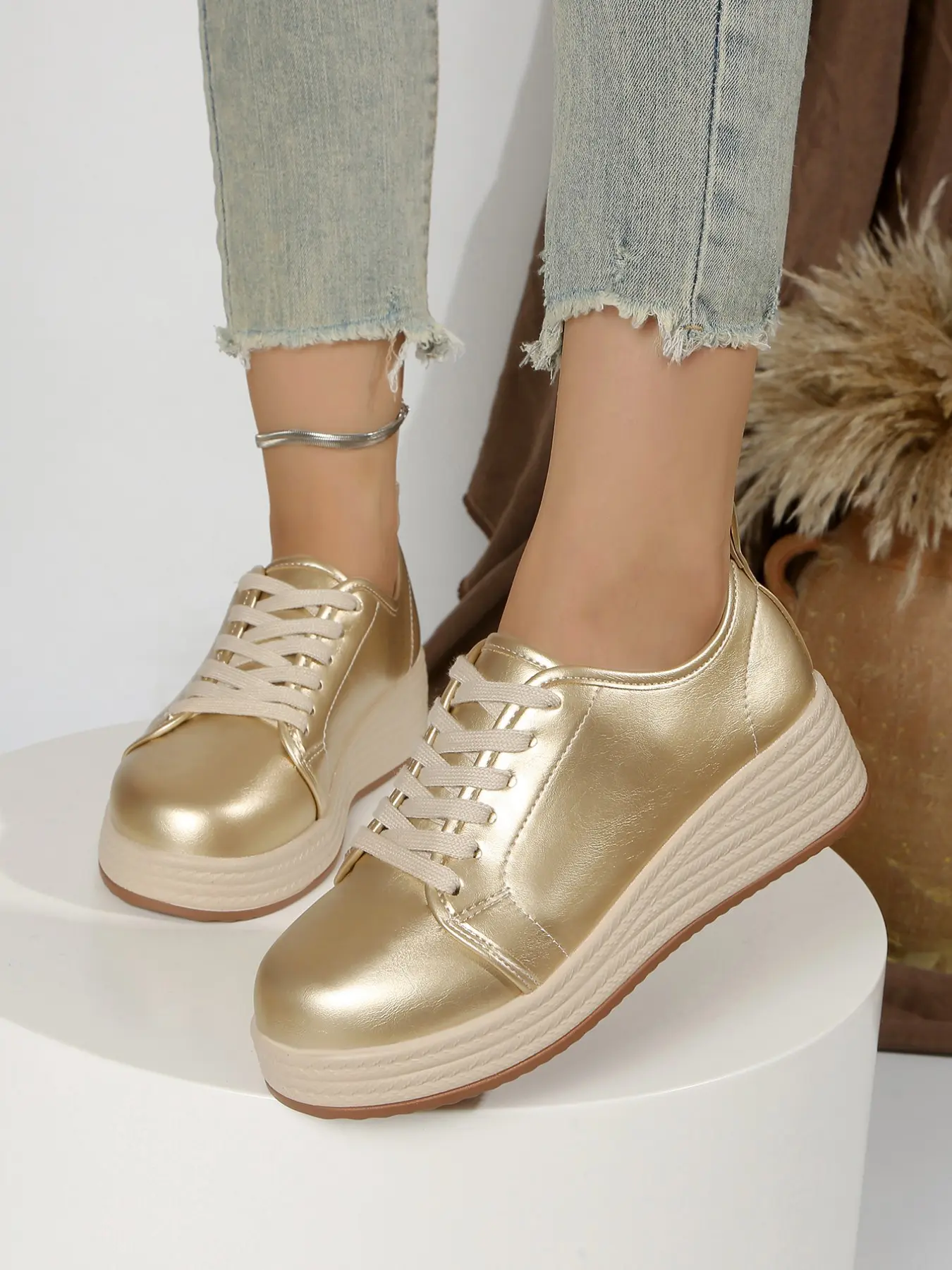 Women's Retro Glossy Lace-Up Platform Shoes, Braided Thick Sole Height-Boosting Casual Commuter Shoes, Comfortable and Stylish Footwear