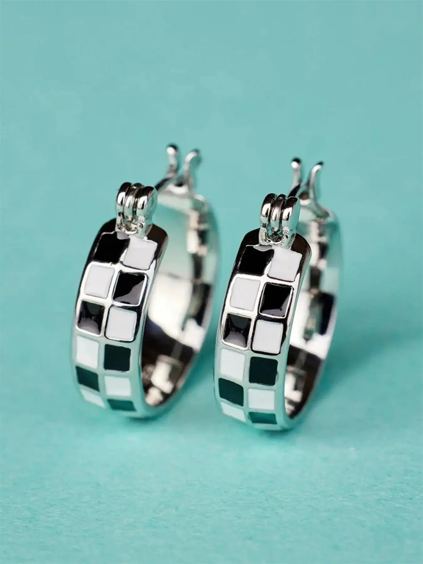 Elegant Checkerboard Design Women's Copper Earrings, High-Quality Fashion Jewelry, Perfect Gift for Anniversaries and Weddings, All-Season Accessory, Versatile Earrings
