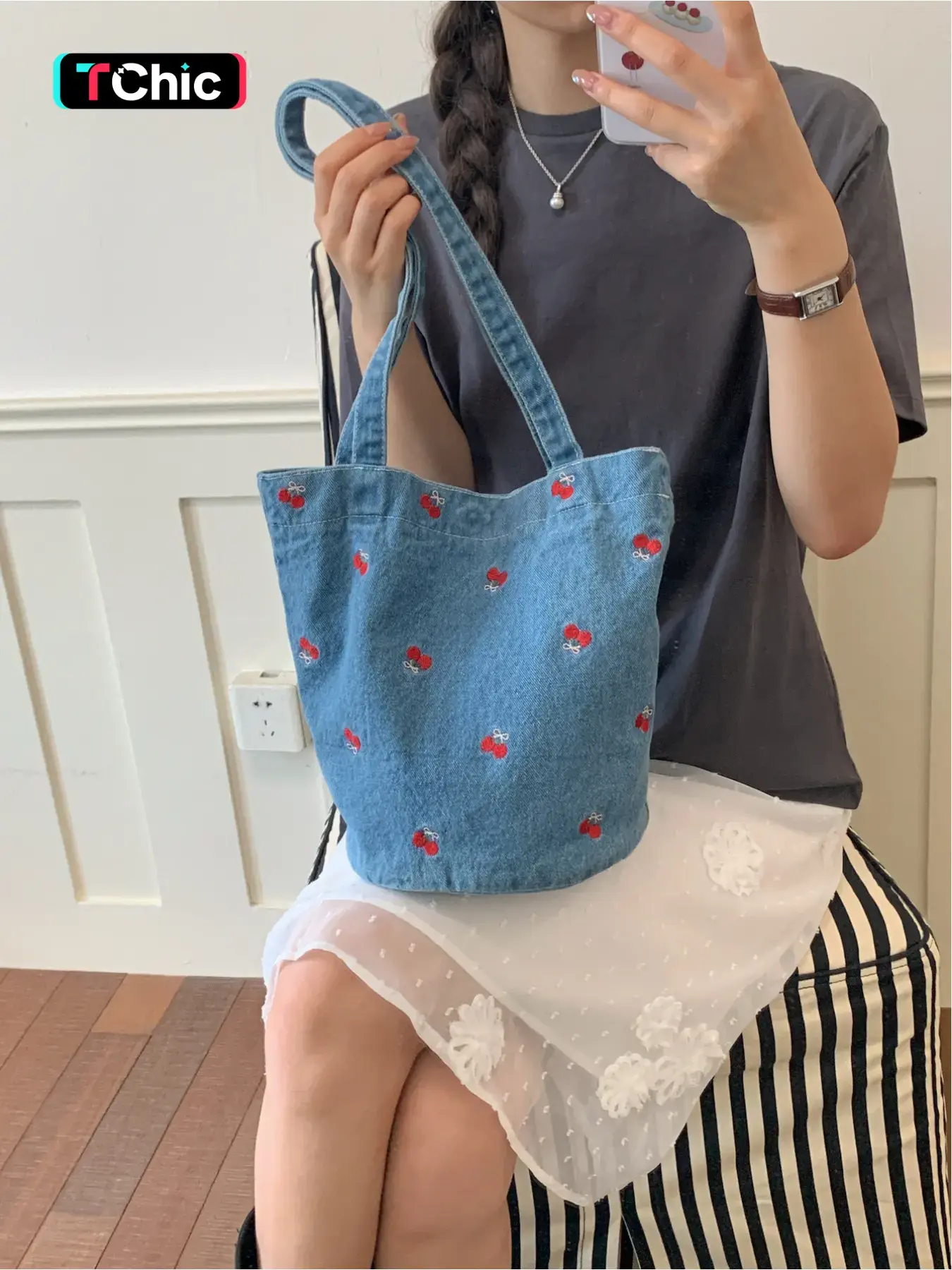 Minimalist style cherry embroidered casual tote bag shoulder bag, Fashionable shoulder bag, soft silhouette, wide shoulder strap suitable for single shoulder carrying, from campus commuting