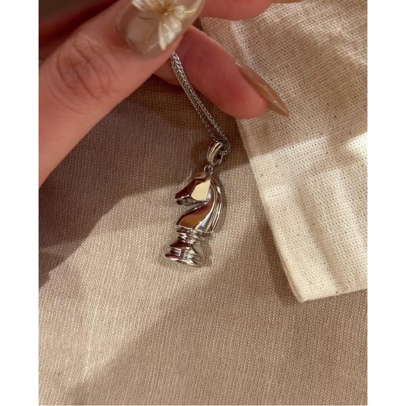 Medieval Knight Horse Pendant Necklace, Thick 18K Gold Plated Chess Piece Charm, Gift Idea Freedom Courage and Power, Vintage Warrior Spirit Jewelry, Aristocratic Noble Inspired Design, Unisex Minimalist Clavicle Chain, Quiet Aesthetic Daily Outfit Party