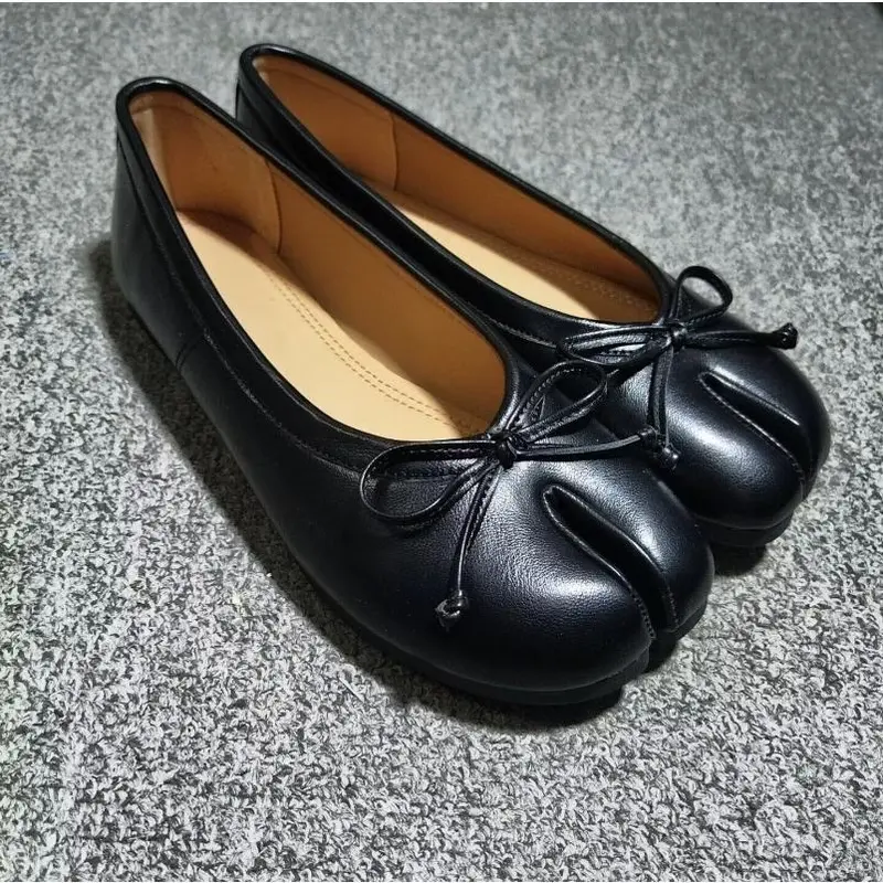 Women's 2026 New Classic Tabi Split-Toe Rubber Ballet Flats - Niche Pleated Shallow-Mouth Slip-On Flat-Soled Dance Shoes with Toe Control