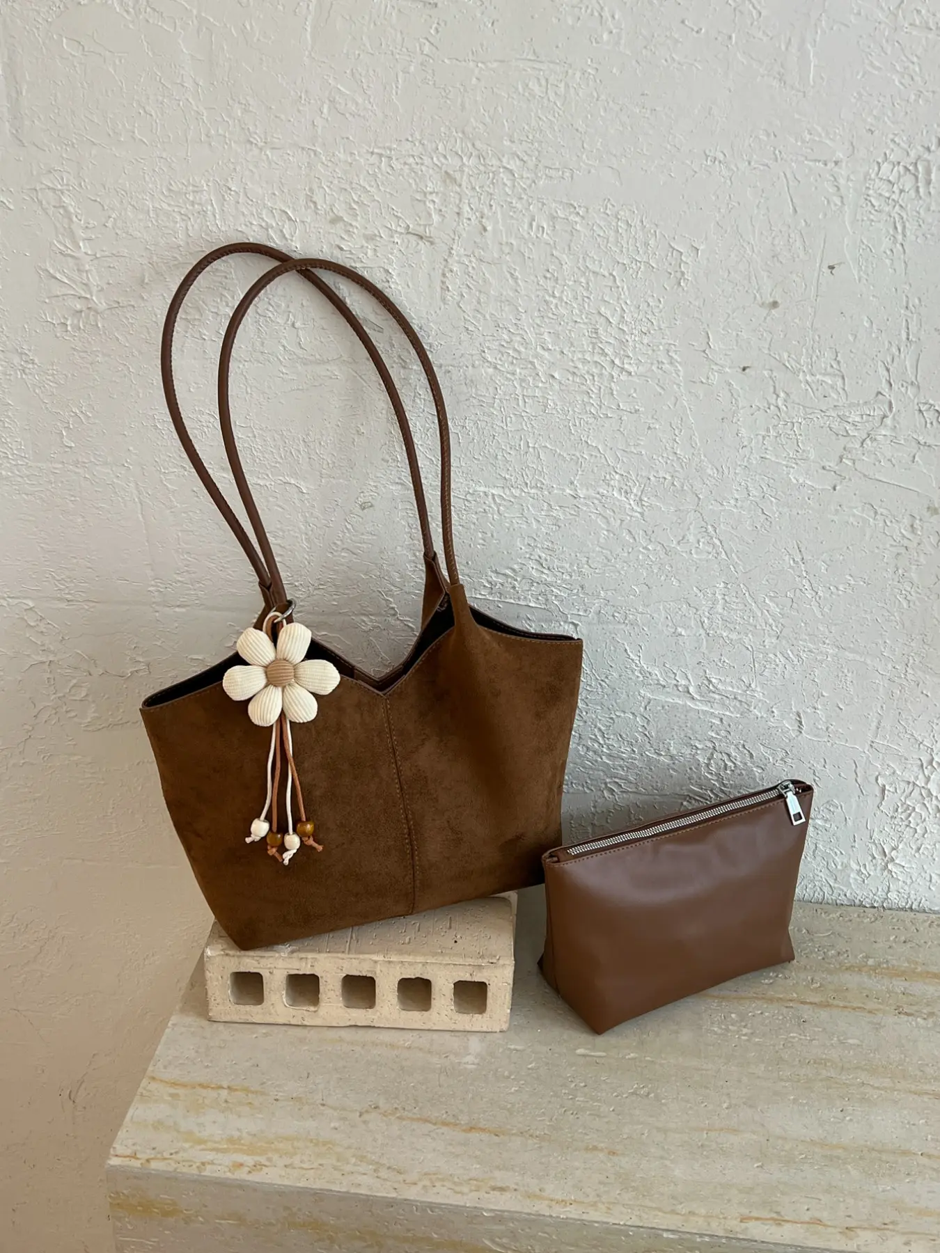Vintage Suede V-Shape Opening Tote Bag, Detachable Flower Charm, Large Capacity Shoulder Handbag for Fall Winter, Includes Zipper Pouch