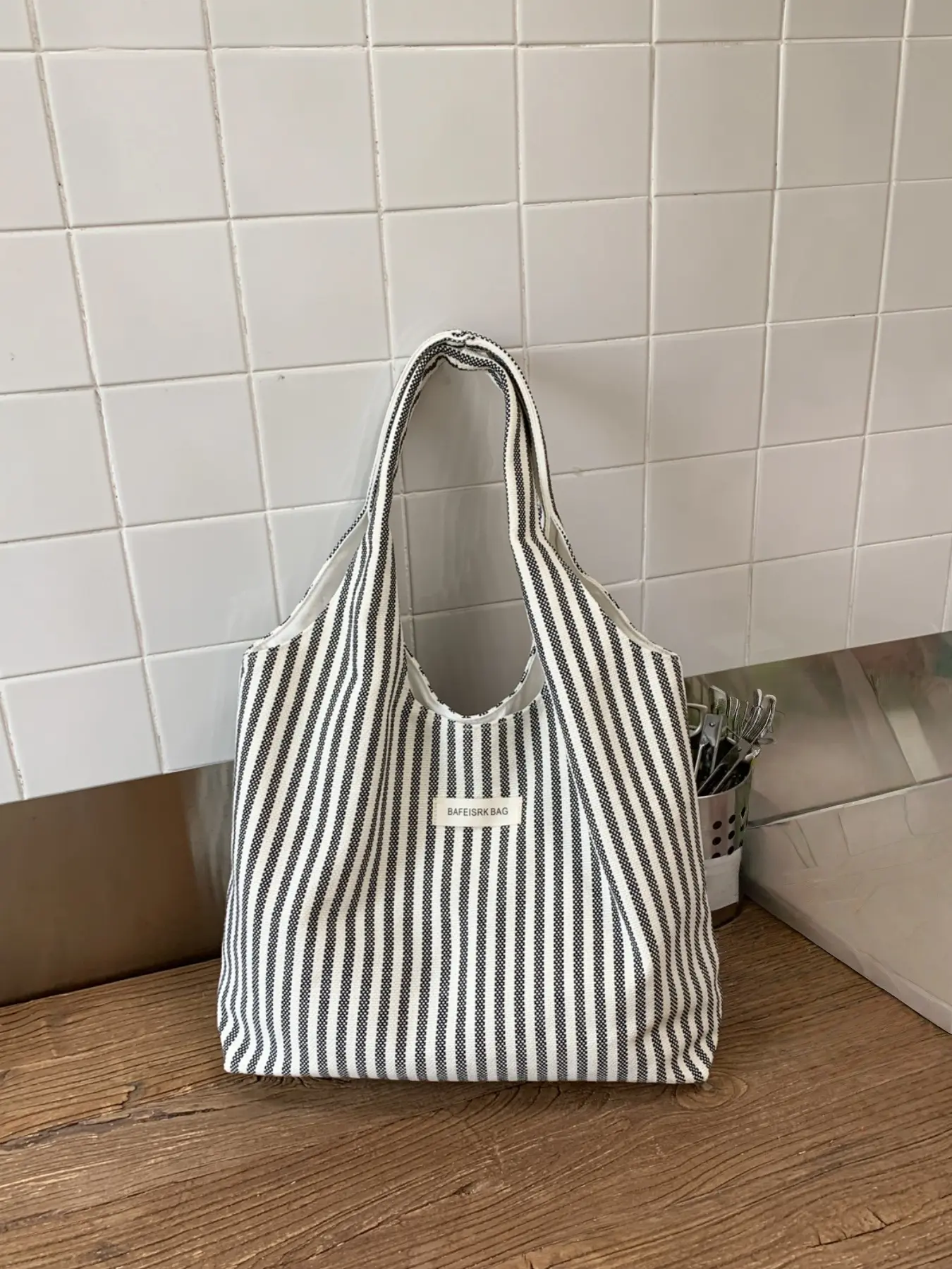 Simple and lightweight striped canvas tote bag, sweet and casual fashionable large-capacity daily commute shoulder/handbag Daily Commuting Bags Casual Trendy Bag