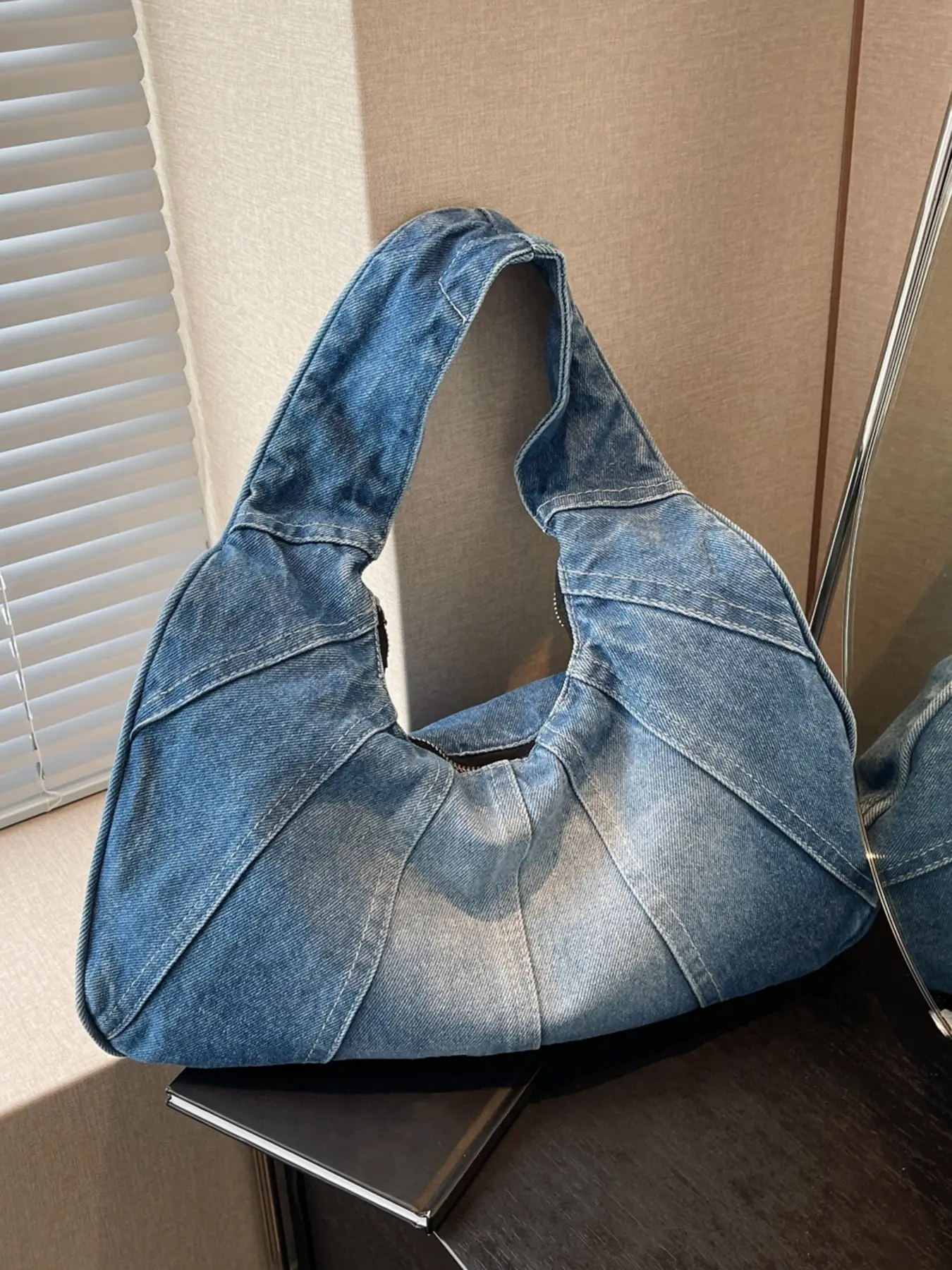 Vintage gradient denim single-shoulder bag, One Shoulder Handbag, niche design with a lazy, trendy, cool personality, fan-shaped patchwork and pleated handbag, versatile for casual everyday, office, commuting, and travel, available in multiple colors