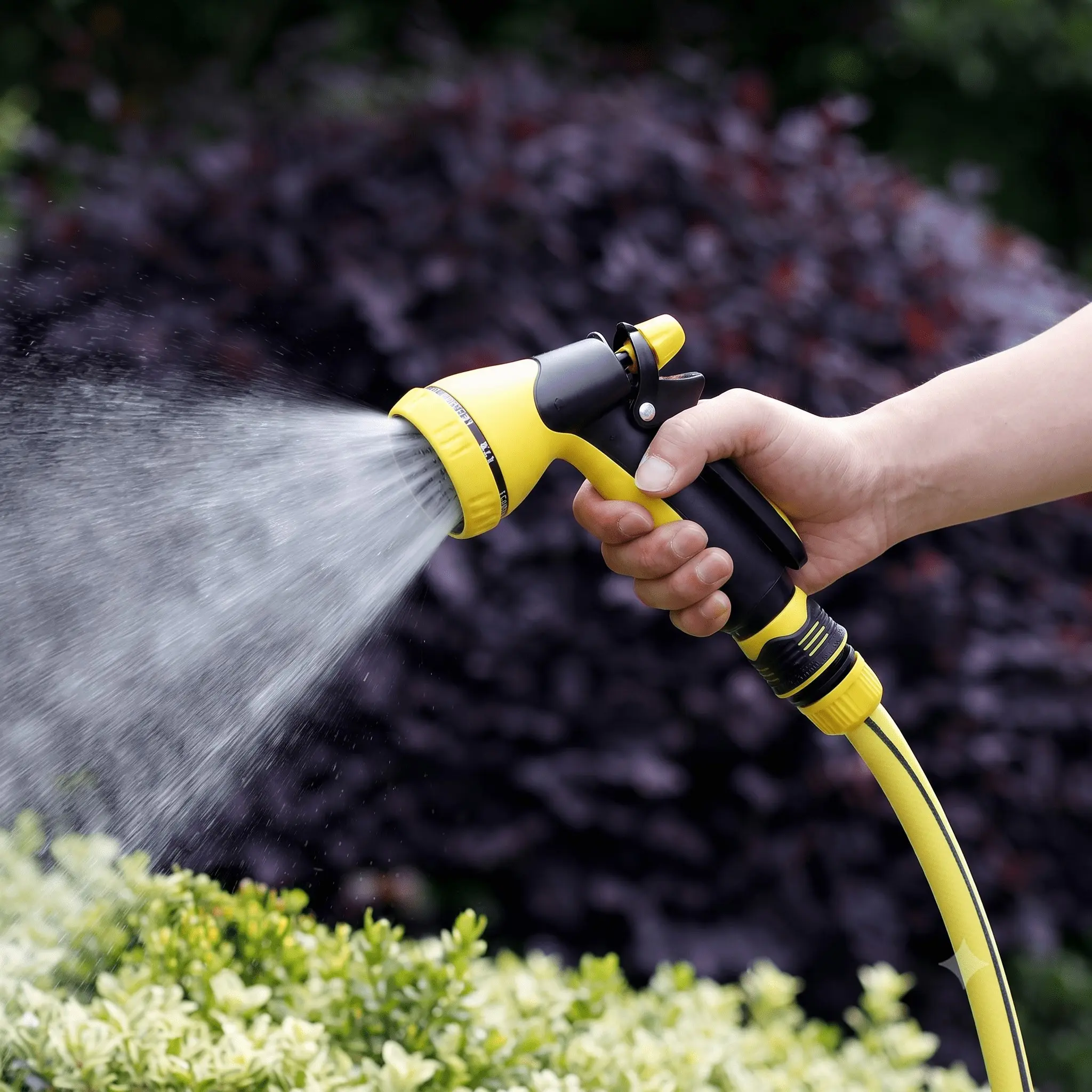 Outdoor garden high-pressure sprayer, spray head with adjustable control valve, home gardening watering and irrigation supplies, garden hose nozzle, patio sprinkler, high-pressure nozzle, spray head