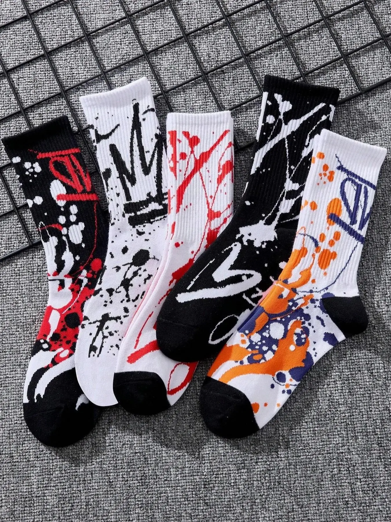 5 Pairs Men's Socks, Colorful Street Style Graffiti Crew Socks, Comfortable Soft Sports Long Socks, Fall Winter Warm High Calf Socks