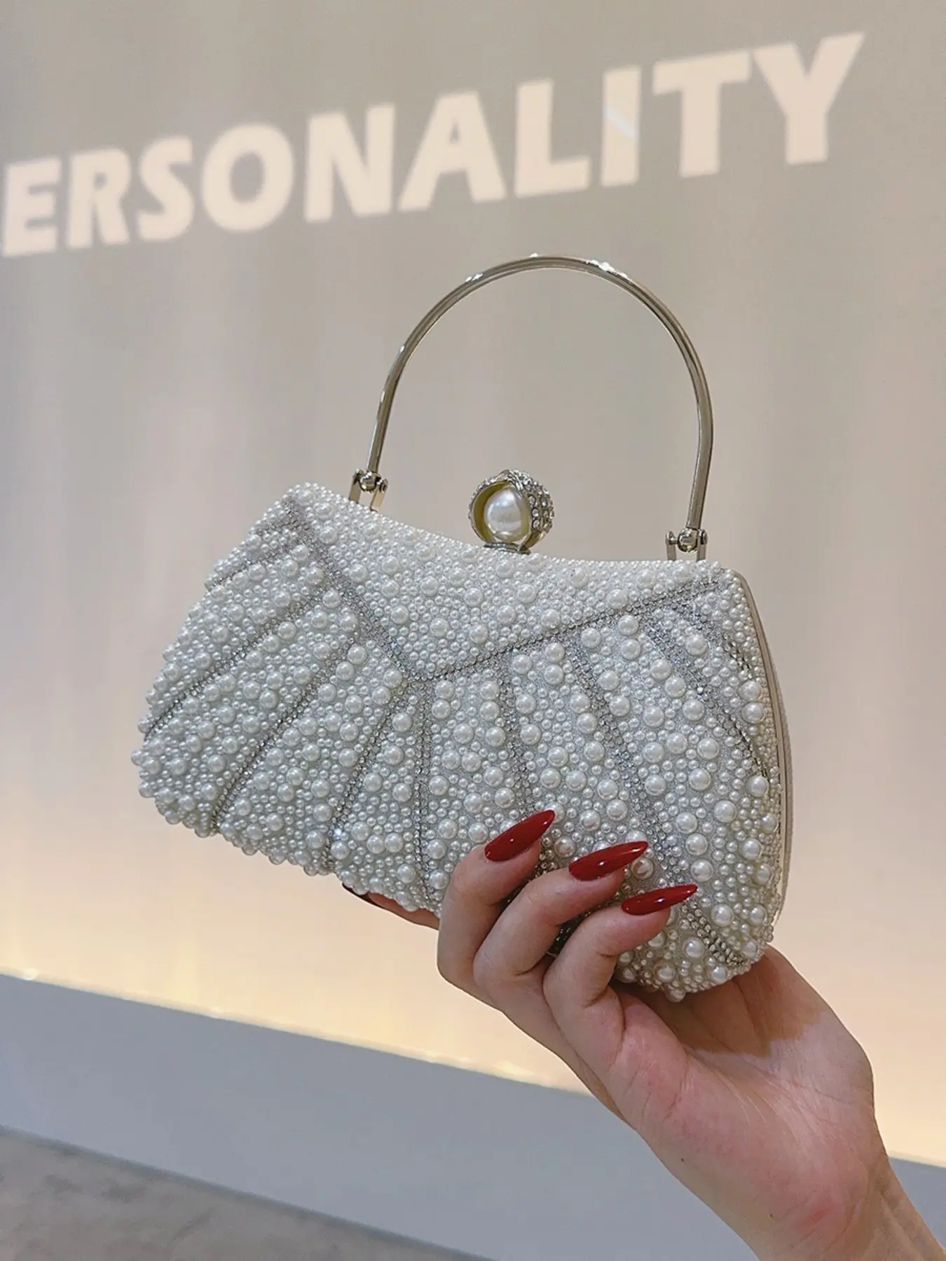 Elegant Pearl Sash Handbag, Lightweight Luxury Bridal Style, Detachable Gold Chain, Perfect for Weddings and Evening Events