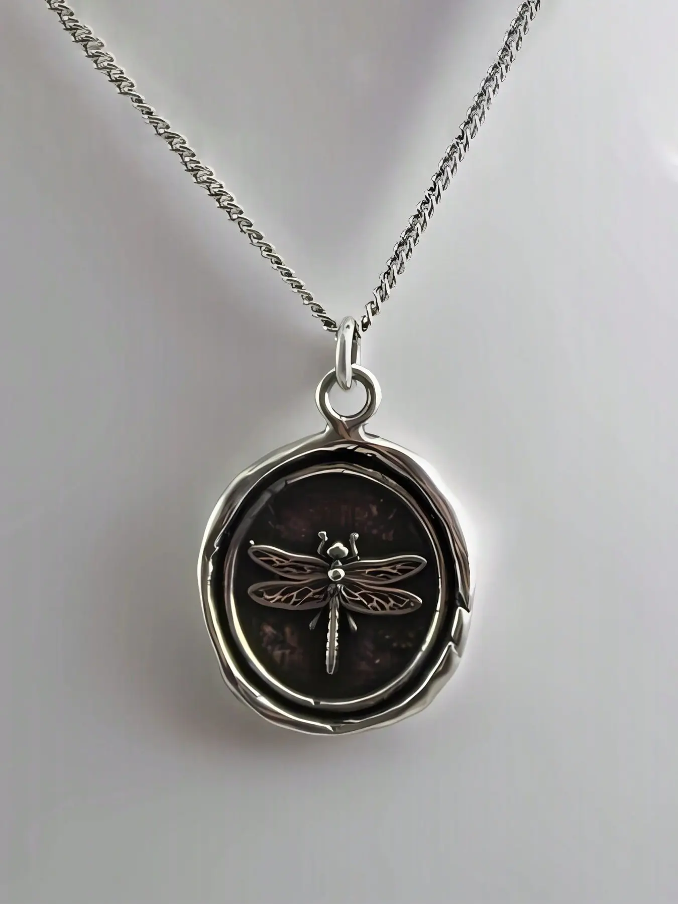 Vintage Punk Distressed Dragonfly Pendant Necklace, Unisex Casual Party Jewelry, Unique Round Design, Perfect for Daily Wear, Costume Necklaces, Chain Necklace, Accessory Necklace
