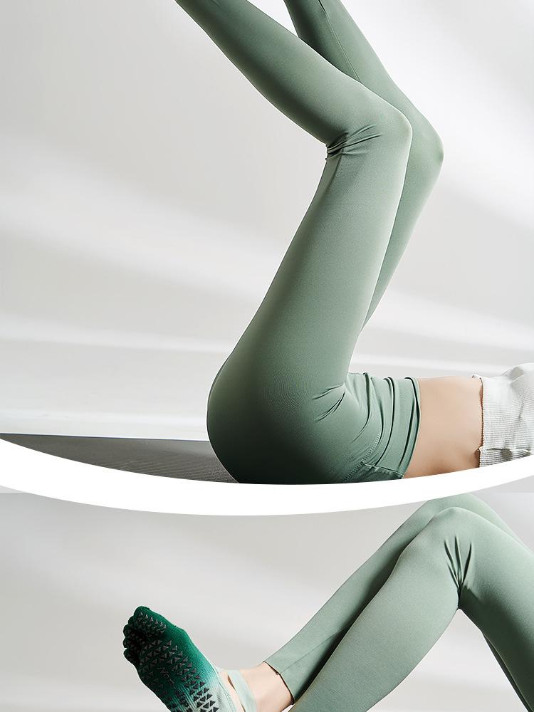 New gradient strap yoga socks, non-slip professional women's five-toe socks, Pilates socks for spring and summer, suitable for sports.