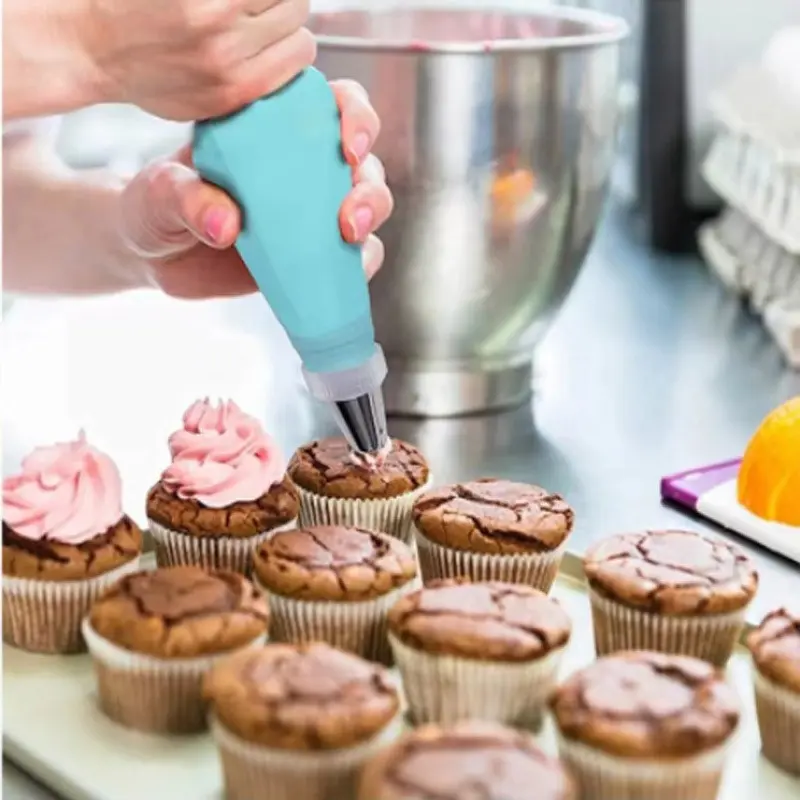 Multi-use Silicone Piping Bags & Decorating Tip Collection – Complete Cake DIY Baking Kit Featuring Stainless Steel Nozzles and Silicone Pastry Tools